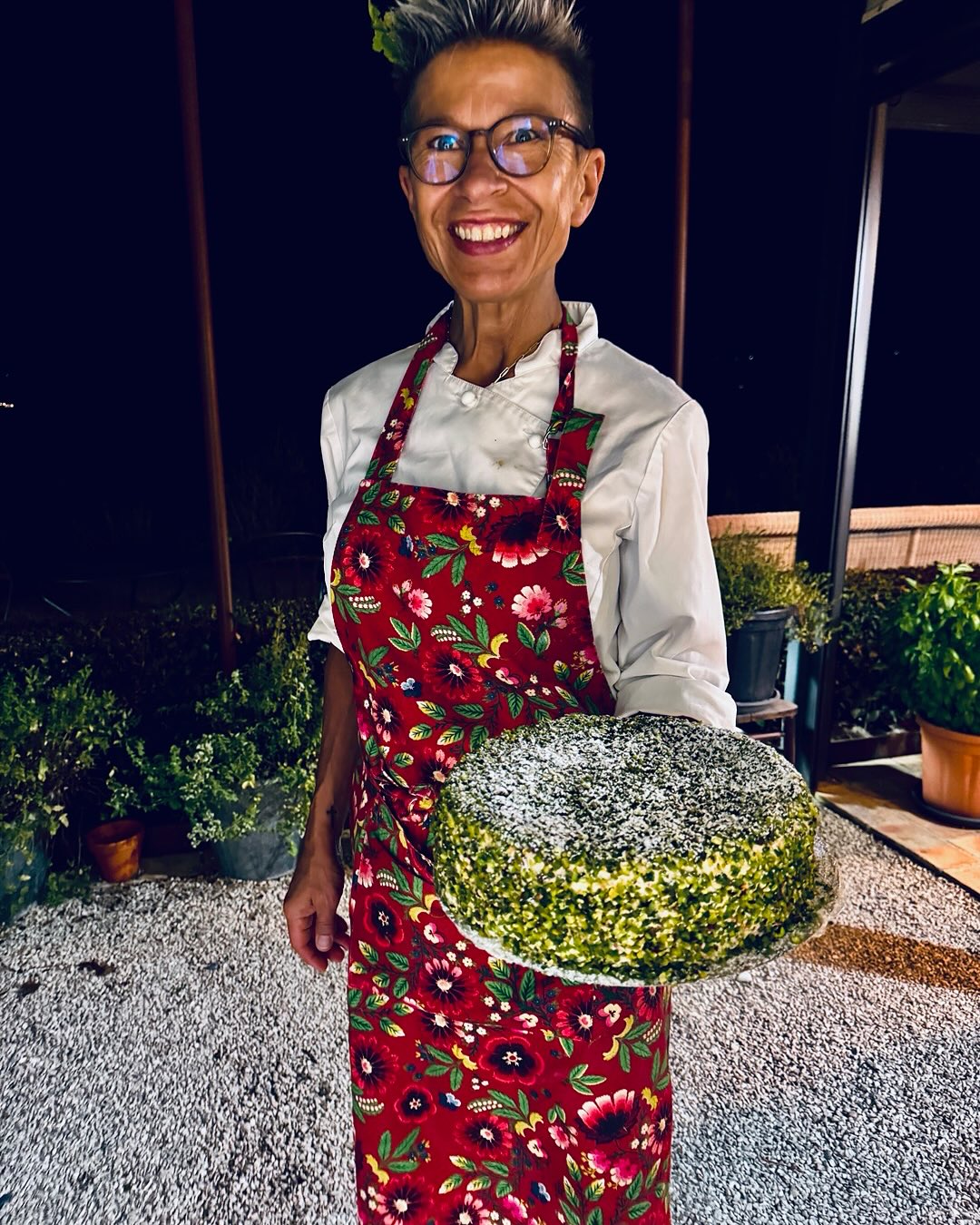 Bakverk eller bak-art-verk. 
Art pastry fram Carina. Light, creamy. 
From our studies in Venice. Gateau of hazelnuts, pistachios, almonds, meringue, praline and mascarpone. a cake signed by my wife Carina