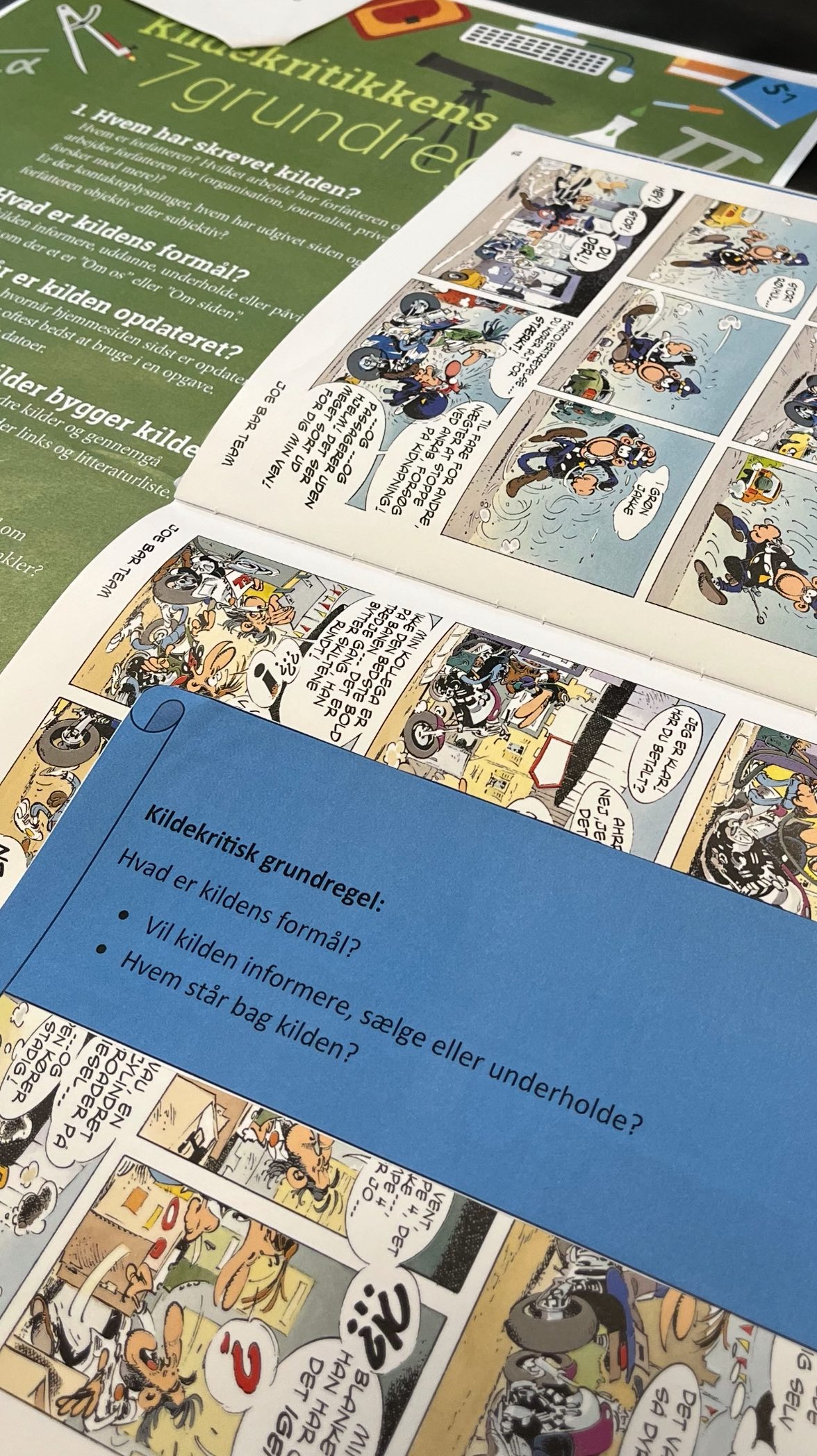 ET ESCAPE ROOM er altid spændende, og i går var ingen undtagelse - heller ikke selv om det havde et fagligt indhold 😆
6. klasse var en tur forbi Herning Bibliotek, som arrangerer ‘Kildekritisk Escape Room’ for elever i 6.-9. klasse - en noget anderledes, men vildt spændende måde at lære om kildekritik på 😃
Vi fandt spor, løste koder og låste os HELDIGVIS til sidst ud af rummet igen, sammen med de fire fiktive elever, som vi skulle befri fra deres onde, onde lærer Ejnar 😅
Tænk at blive låst inde af sin lærer og først blive lukket ud, når man har lært en bestemt ting…! 😱
Hmmm - sku’ man…? 🤔
Nej! Nej, nej - sådan noget gør vores lærere SELVFØLGELIG ikke 😇
Muuuuhahahaha….. 🤪😁
TAK for en fed og lærerig oplevelse, @herningbibliotek 🔓🔑😃🙌
#EscapeRoom #Kildekritik #Bibliotek #HerningBibluotek #6klasse #Læring #Oplevelse #Fællesskab #Friskoleliv #HerningFriskole #EtGodtStedAtLæreVæreOgVokse
