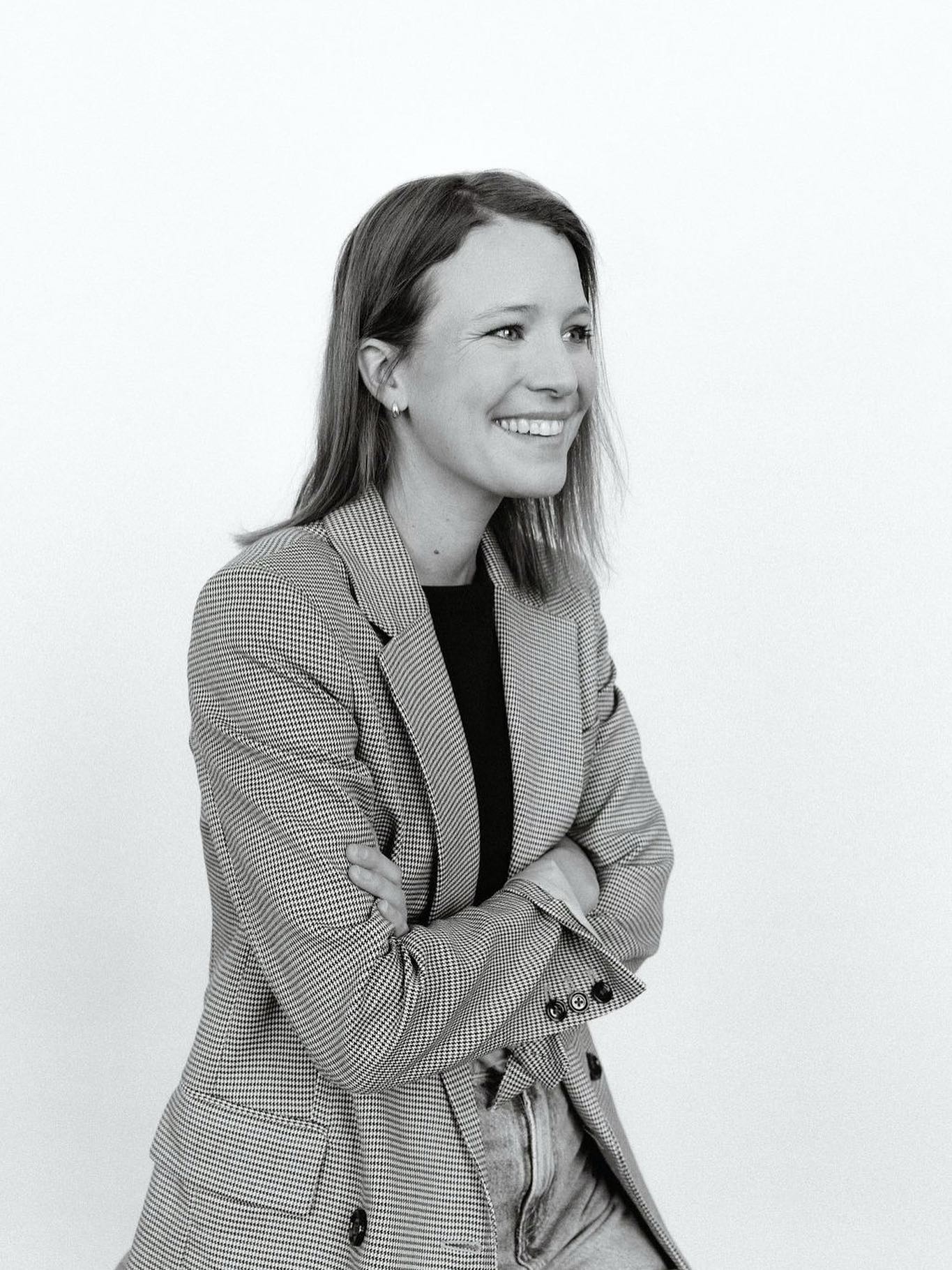 Il y a 6 ans, je lançais Erika co. Événements et @muna.celebrationdevie sans vraiment imaginer tout ce que cette aventure allait m’apporter.
6 ans de passion, de créativité, de projets touchants et de rencontres inoubliables.
6 ans à faire ce que j’aime profondément, entourée de clients bienveillants et de collaborateurs si précieux.
Merci du fond du cœur à tous ceux qui croisent notre route, qui nous font confiance, qui nous recommandent, et qui nous permettent de continuer à créer de la magie, un événement à la fois.
À tous ceux qui ont fait partie de cette aventure jusqu’ici, merci infiniment 🤍
Photographe : @catherinedeslauriers.photo
Maquillage : @jacinthe.benoit