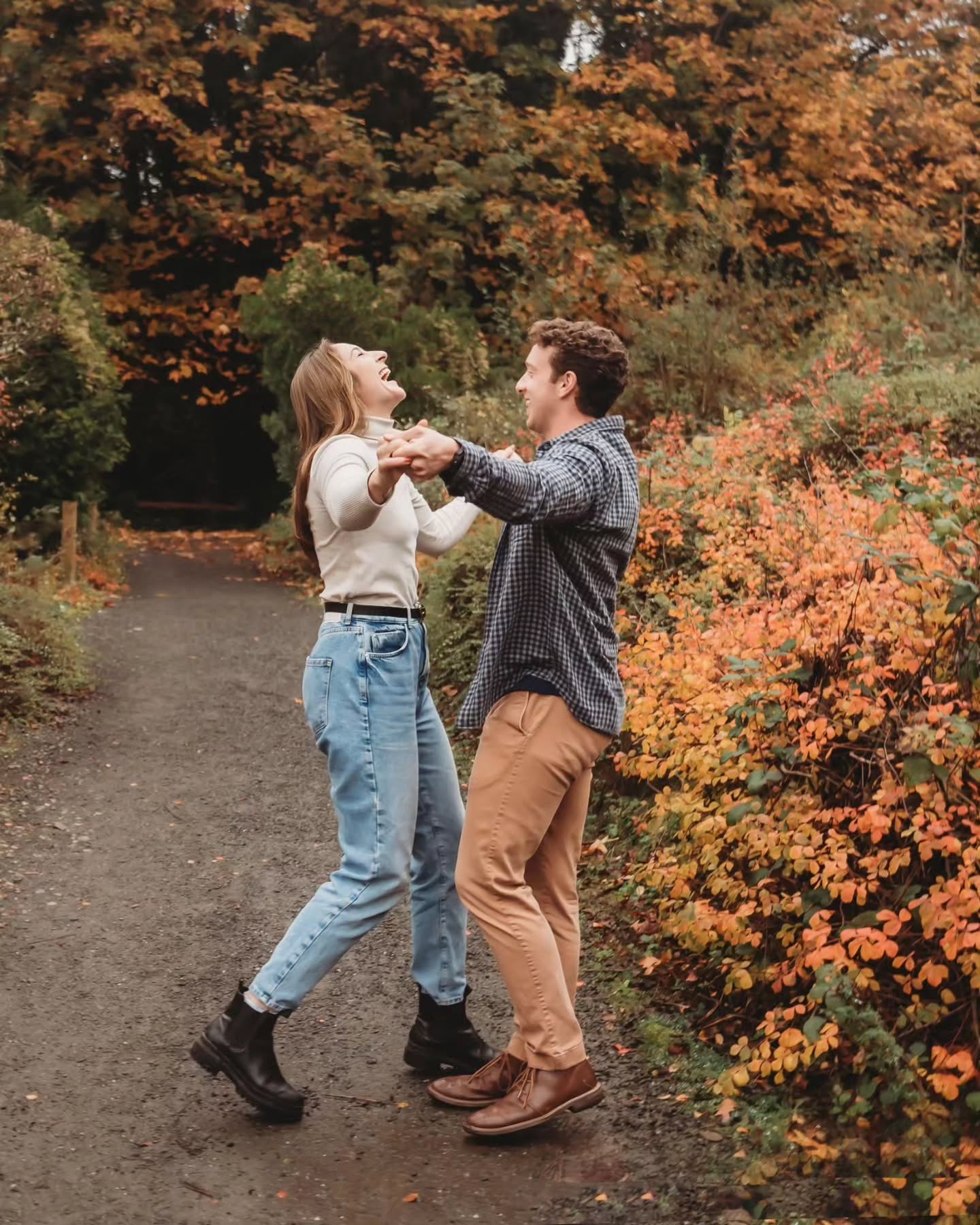 As much as I love summer, there’s something about the shift in the air 🍂
The crisp breeze, the crunch of leaves, and love that feels just as warm as the golden light. Fall is here, and the gorgeous fall colors are coming 🍁
Autumn air, endless love 💍🍃
•
•
•
#fall #fallvibes #crispair #crunchyleaves #engagementphotos #engagement #radlovestories #realrawlove #grahamphotographer #tacomaphotographer #seattlephotographer #santanaphotographyllc