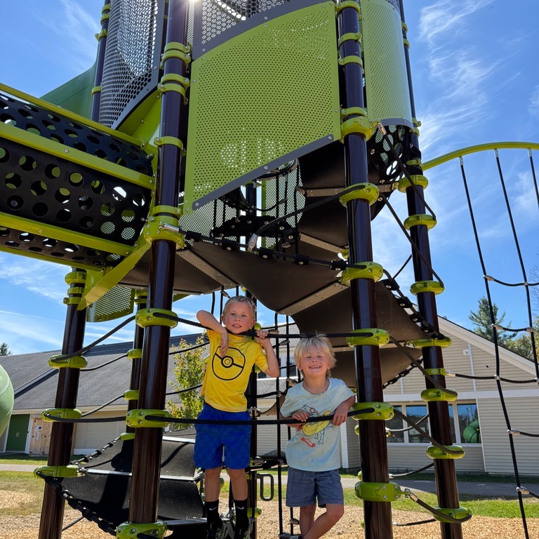 The Super Netplex Tower by @playLSI was installed last Spring. People have asked how this structure is inclusive and it's all in the central belting. These belts allow a person in a chair to easily transfer and scoot to the top where they can play or take the giant slide down. There's so much play happening on these forts every day π« Check out the full video version with audio on LSI's website to hear more.
