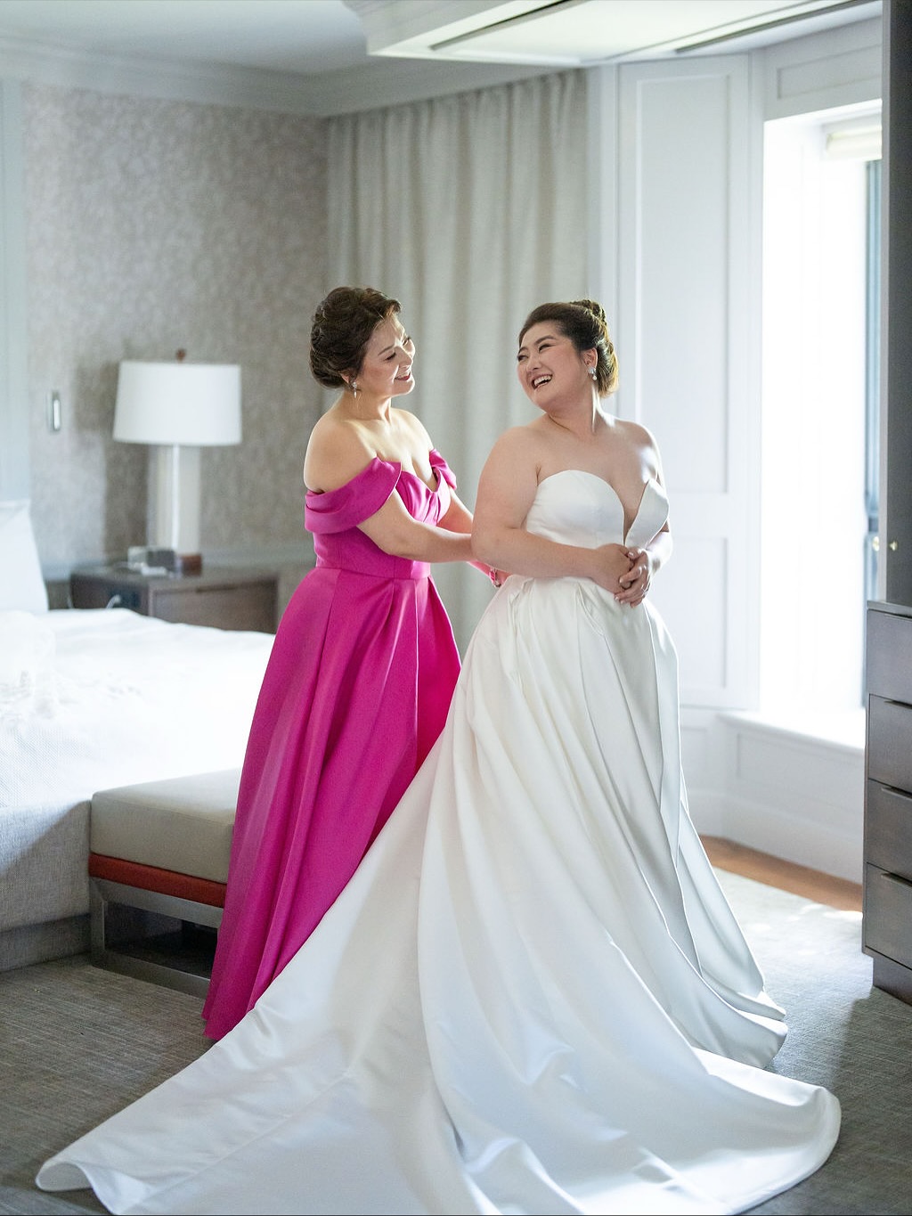 ✨ June 22nd was pure magic !
Celebrating Jin & Aous at the New England Botanic Garden Wedding.
A beautiful day blending Korean + Arab traditions into one unforgettable love story💕
📸 @thedeareststill
Hair&Makeup @makeup_by_minah