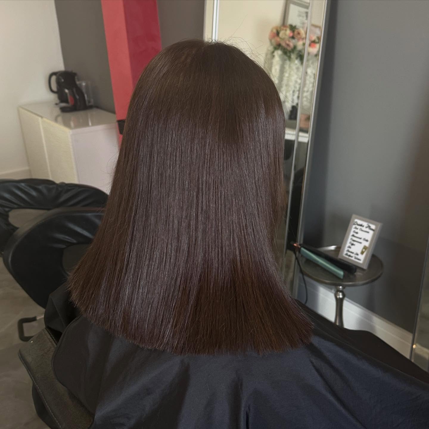 Fine hair can be such a struggle !
bobs don’t sit right, styles don’t last, and it’s hard to get that full, healthy look we all want. ✨
But extensions aren’t just for long hair… they can add thickness, volume, and confidence too!
This blunt brown bob is giving all the autumn vibes 🍁 🌰 while showing how a little extra fullness can totally transform your hair.
💌 Ready to love your hair again this season? DM me to chat about your dream transformation or tap the link in bio to book your consultation.
-Harriet xx