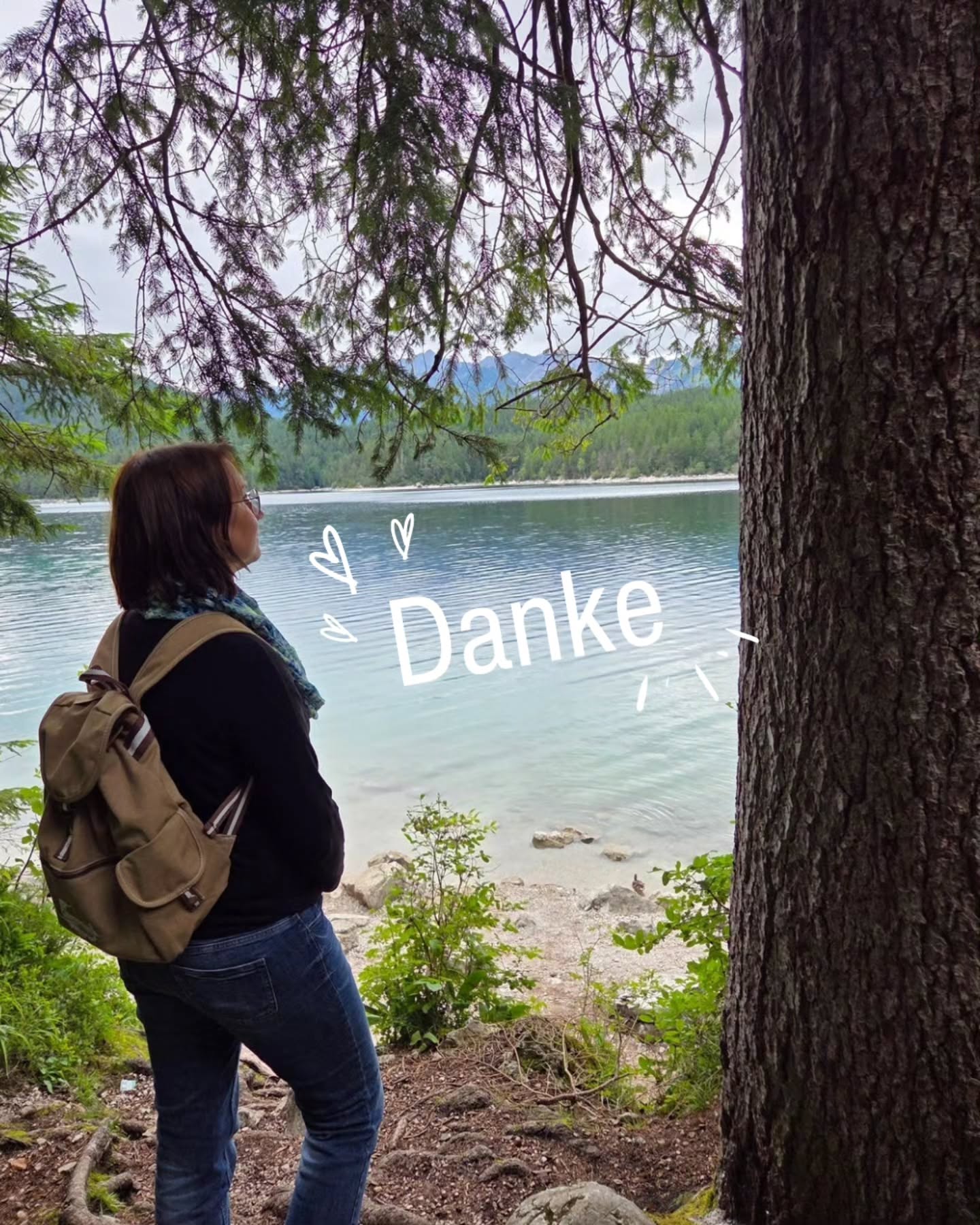 Ich habe gerade gelesen, dass gestern Weltdankbarkeitstag war. Ein toller Grund auch heute zu schreiben wofür ich dankbar bin. Denn ich bin jeden Tag dankbar für:
💚 Alle Menschen, deren Liebe, Freundschaft, Güte und Unterstützung für mich segensreich waren und sind.
🍀 Gesundheit, Wohlstand und Freiheit in der ich leben darf.
🌻Alles Gute, was mir zuteil wird.
Wie Shakespeare schon schrieb:
O Herr, der du mir Leben schenkst, schenk mir ein Herz voll Dankbarkeit.🙏
Wofür bist du heute dankbar?
Dankbarkeit | Achtsamkeit | Freundschaft | Liebe
#Dankbarkeit #Achtsamkeit #Freundschaft #Liebe