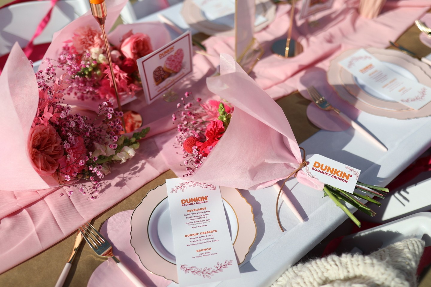 ✨ From branded tablescapes to custom cocktails, our team knows how to help bring your vision to life. Pair that with personalized décor and styling, and your holiday party or branded event can be as simple as a chic cocktail hour—or as bespoke as a full-on brand takeover.
The Oviatt has the history, the style, and the team to make it happen. Reach out today for pricing and details 🥂
Pictures from @Dunkin Valentine's Day Bouquet Brunch
#HolidayPartyLA #LosAngelesEvents #OviattDTLA #CocktailPartyVibes #BrandedEvents