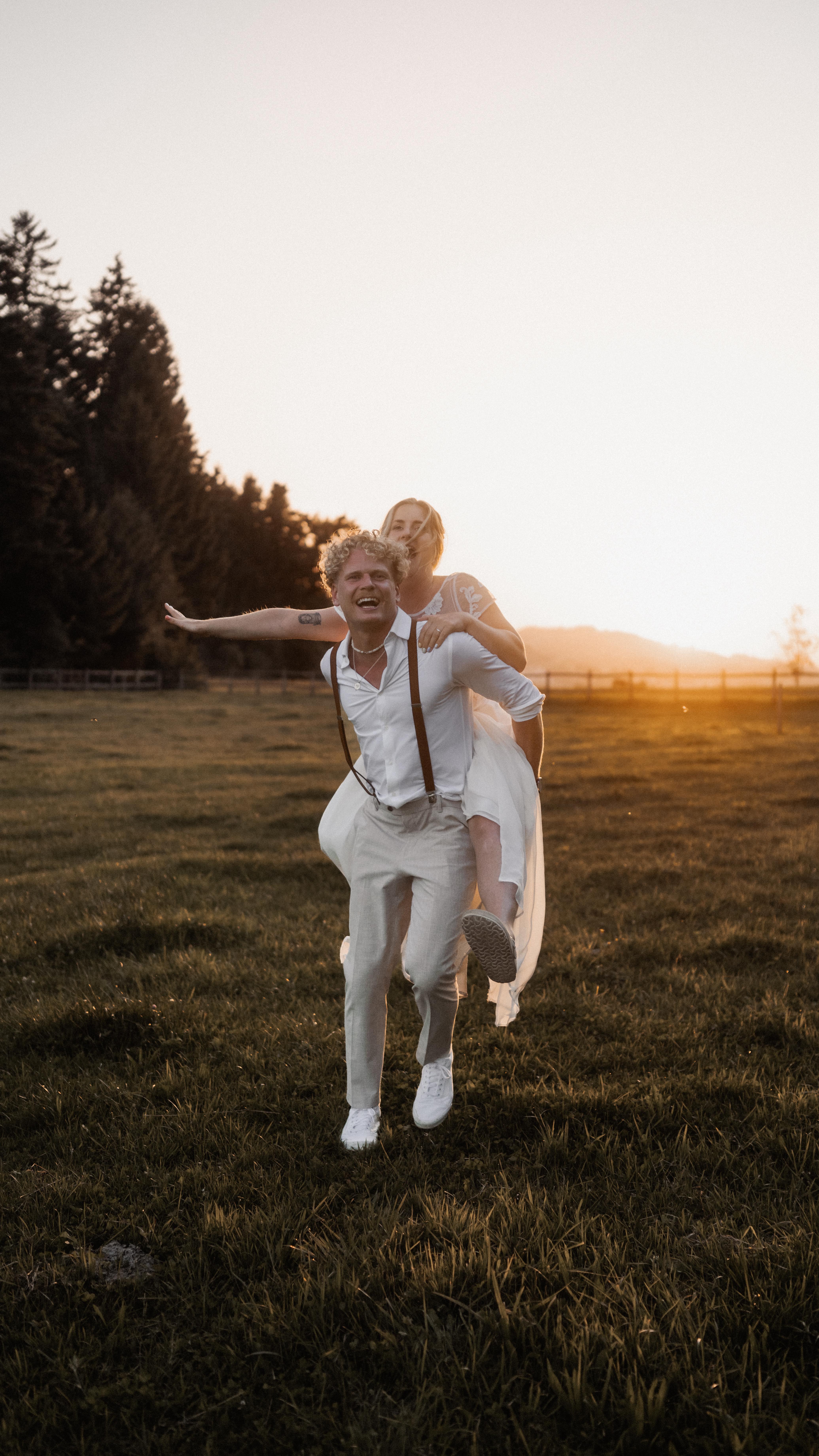 A glimpse into Corina & Remi‘s wedding🫶🏻
Bride: @cociivandermeer
Groom: @remoldii
Dress: @atelier_feinsein
Flowers: from Mom’s garden
Food Truck: @chochiwage
•
•
•
•
#schweizerhochzeit #hochzeitsreportage #berghochzeit #berghochzeitschweiz #schweizerhochzeitsfotograf #schweizerhochzeitsfotografin #hochzeitsbilder #hochzeitsfotos #heiraten2026 #heirateninderschweiz2026 #bridetobe2026 #heiraten2026 #weddingphotographer #weddingswitzerland #heirateninderschweiz #hochzeitsfotografin #swisswedding #swissweddingphotographer
