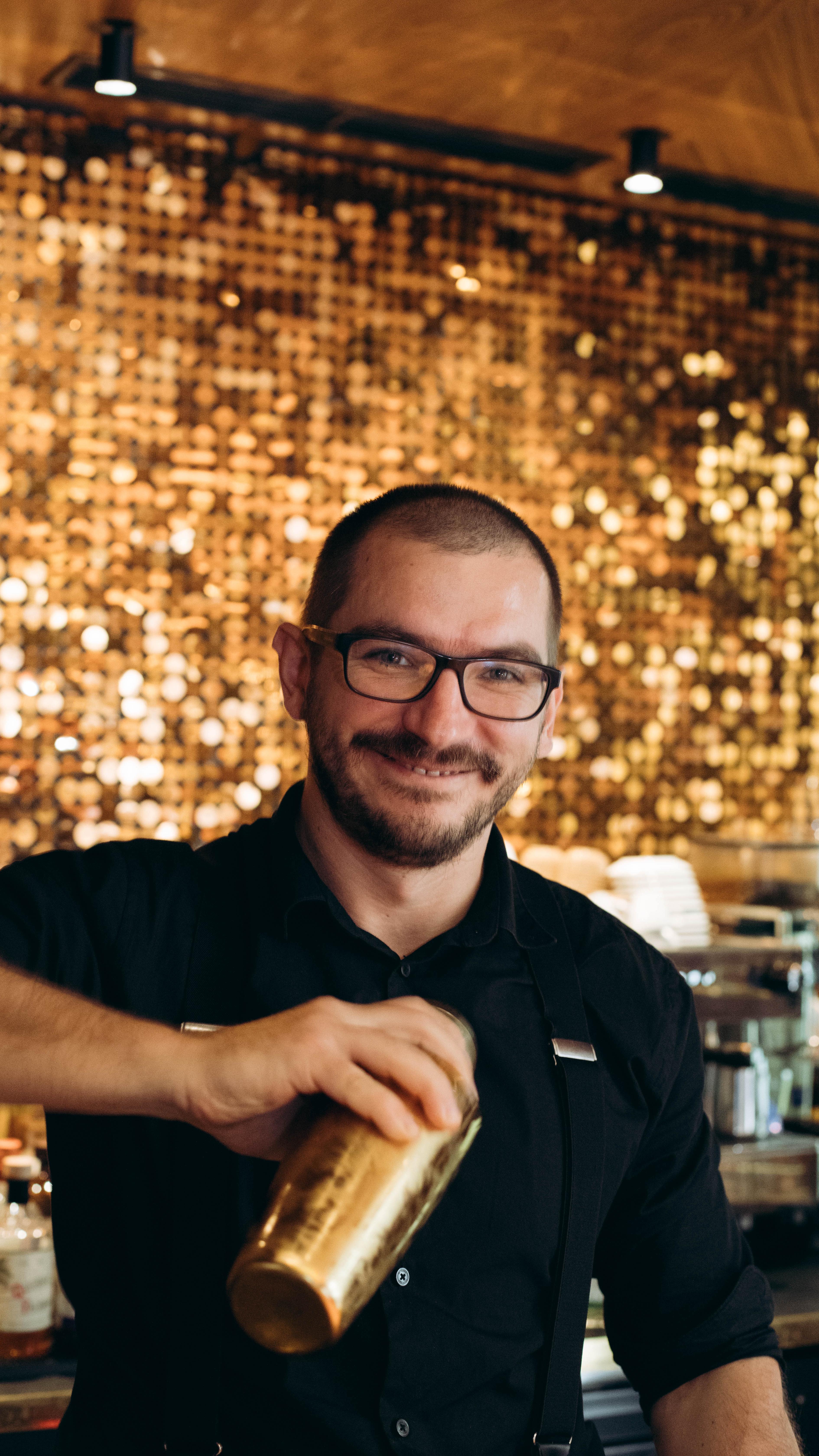 Cocktails mit Charakter. Drinks, die Geschichten erzählen. Willkommen in der LVDWIG Bar – wo jede Nacht ein Erlebnis ist.
#lvdwigbar #cocktailbar #cocktailbarvienna #barsvienna #viennadrinks #viennabars