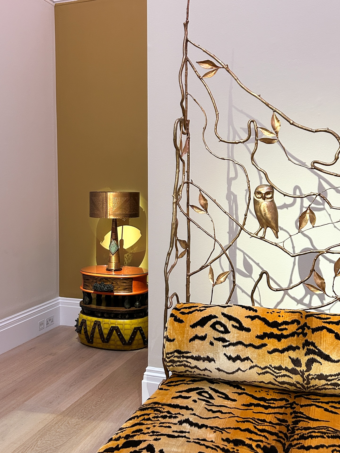 Some of my highlights from the ’Pauline Karpidas: The London Collection’ exhibition at Sotheby’s, which was promoting a sale of the same name! 🖼️
This exhibition was unlike anything I’ve ever seen at an auction house, showcasing a diverse, mesmerizing, and extraordinary collection of predominantly Surrealist work, both objects and paintings. It featured pieces by famous artists such as Salvador Dalí, René Magritte, and Pablo Picasso! 😮🎨
•
•
#surrealism #arthistory #exhibition #auction #auctionhouse #sothebys #sothebyslondon