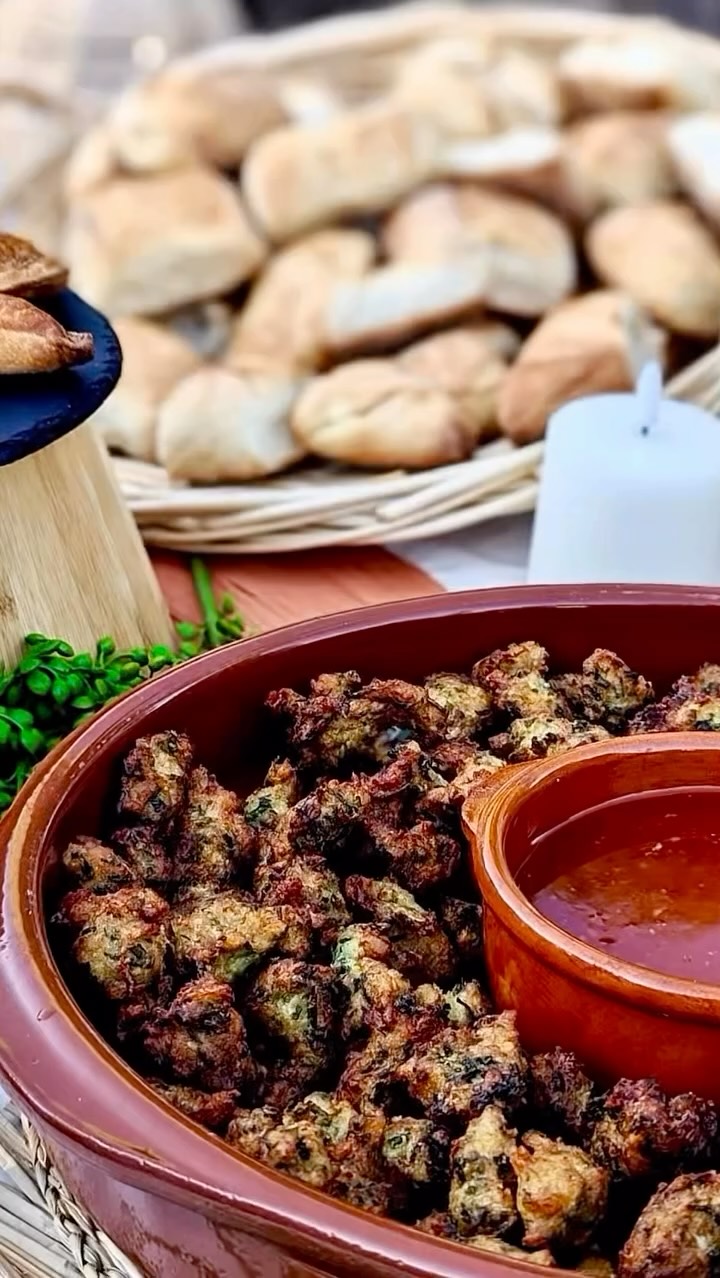 Regardez-moi ces accras de poisson 😍🔥
Croustillants, fondants, avec leur sauce pili-pili 😋
Qui résiste ?
#montpellierfood #montpellier #catering #traiteur #traiteurévénementiel #wedding #wedding