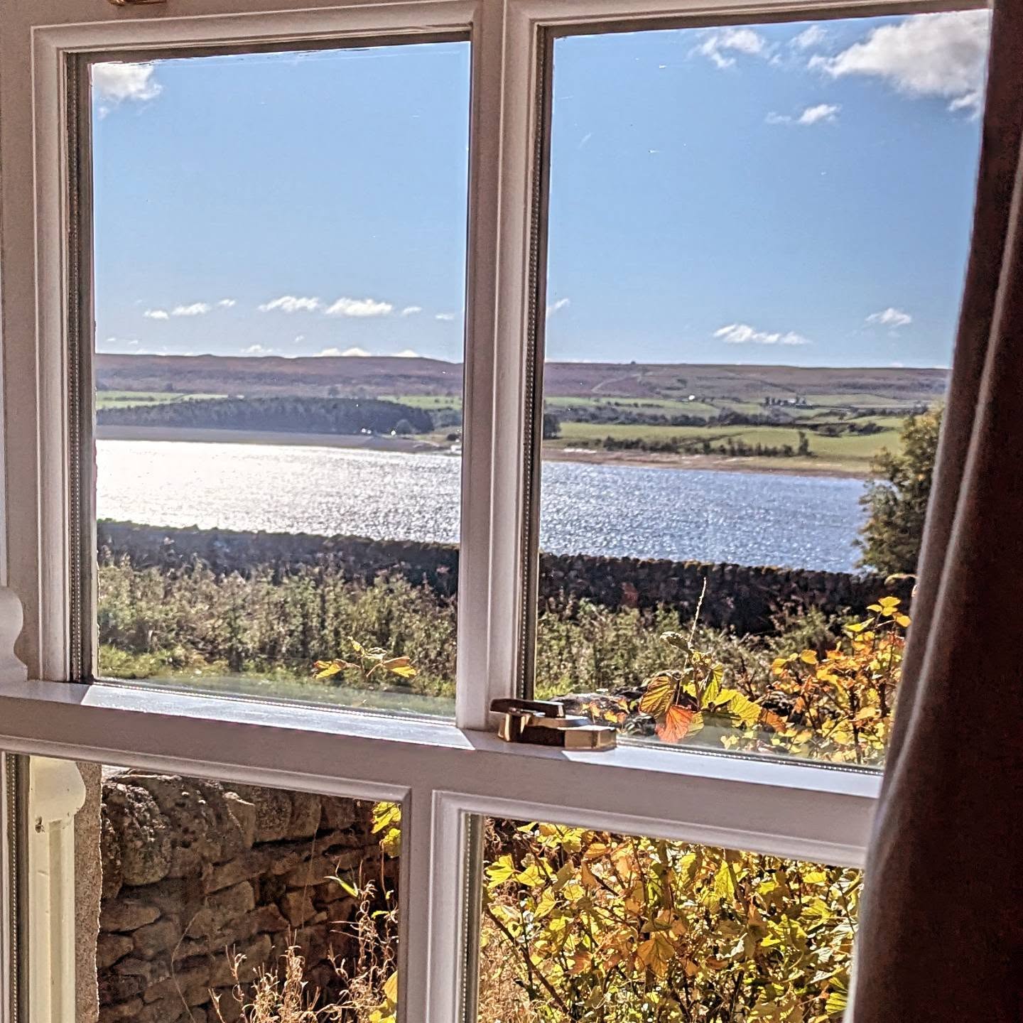 September sunshine after the rain ☀️
Blinding water reflections looking out of the windows today 👀
#HolidayLet #Sunshine #DerwentReservoir #Northumberland #AONB #Waterviews