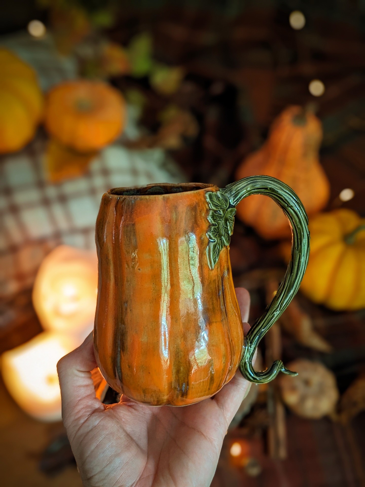 🍂 Mugs Butternut & Coloquinte 🍁
Ils seront de retour pour la mise en ligne de ce Vendredi 26 septembre à 20h ! Tout comme quelques autres créations de la collection d’automne mais aussi d’Halloween ! 👻🖤
Trop hâte de vous dévoiler les nouvelles créations 🎃
Vous craquez plutôt pour le butternut ou la coloquinte ? ☺️🍂✨
#thefairytreehouse #butternut #coloquinte #courge #pumpkinmug #autumn #september #pumpkinspice