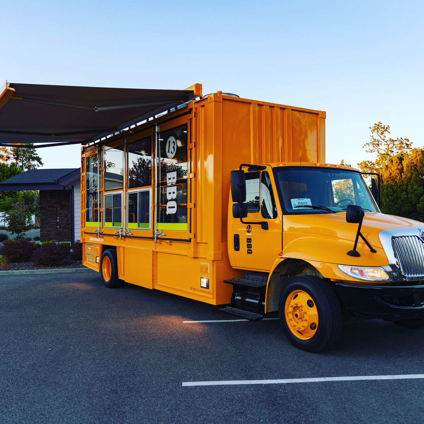 🍁 Fall Market + BBQ = Perfect Day Out! 🍁🍷 We’re rolling into the Goose Ridge Winery Fall Market on Thursday, October 9th (12–8pm) — and bringing the 🔥 smoke with us!
Come shop, eat, and drink your way through an amazing fall day — and find us onsite with the 13 Bones Food Truck, serving up our mouthwatering, apple & cherry wood smoked BBQ favorites.
It’s all good… but let’s be honest:
You’re coming for the BBQ meats. And we’re bringing them.
📍 See you at Goose Ridge Winery!