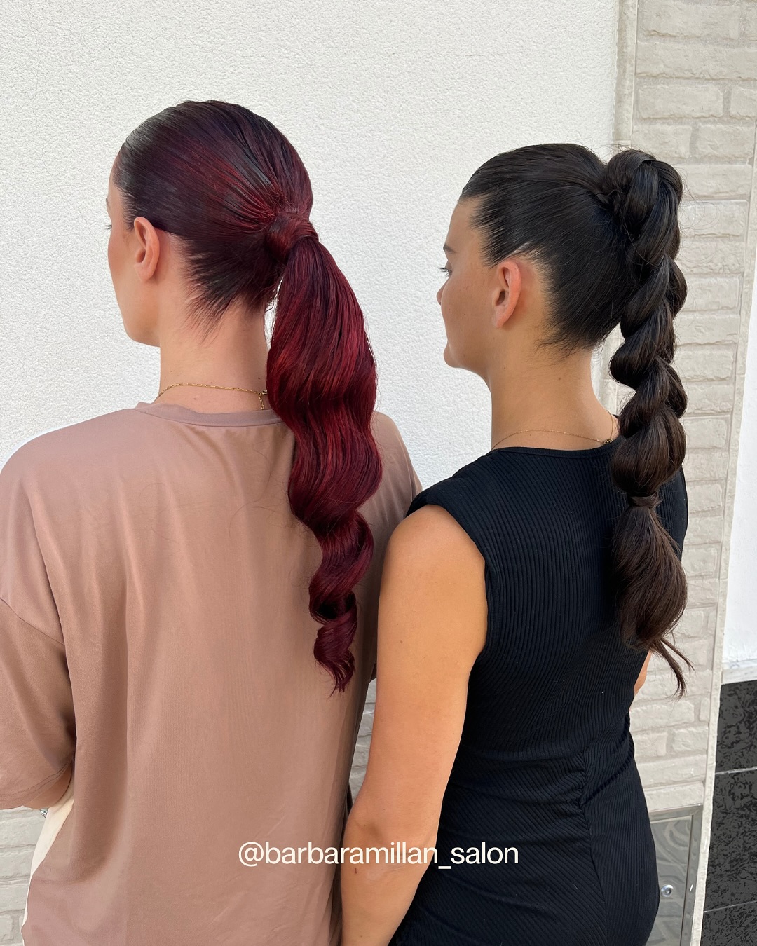 En Bárbara Millán Salón, en Dos Hermanas (Sevilla), nos encanta jugar con los peinados para que tu look se adapte a cada ocasión. Desde un acabado más natural y romántico hasta un recogido elegante y lleno de carácter, siempre cuidamos cada detalle para que te sientas radiante.
Porque un buen peinado no solo transforma tu imagen, también potencia tu seguridad y tu estilo propio 🌟
Si buscas una peluquería en Dos Hermanas o Sevilla para tu próximo evento, aquí estamos para ti.
📲 Reserva tu cita por mensaje directo, en el link de la bio (seleccionando “pago en el centro”) o al 📞 954 047 777.
Bárbara Millán | Salón de belleza
📍 C. Divina Pastora, 72 – Dos Hermanas, Sevilla
