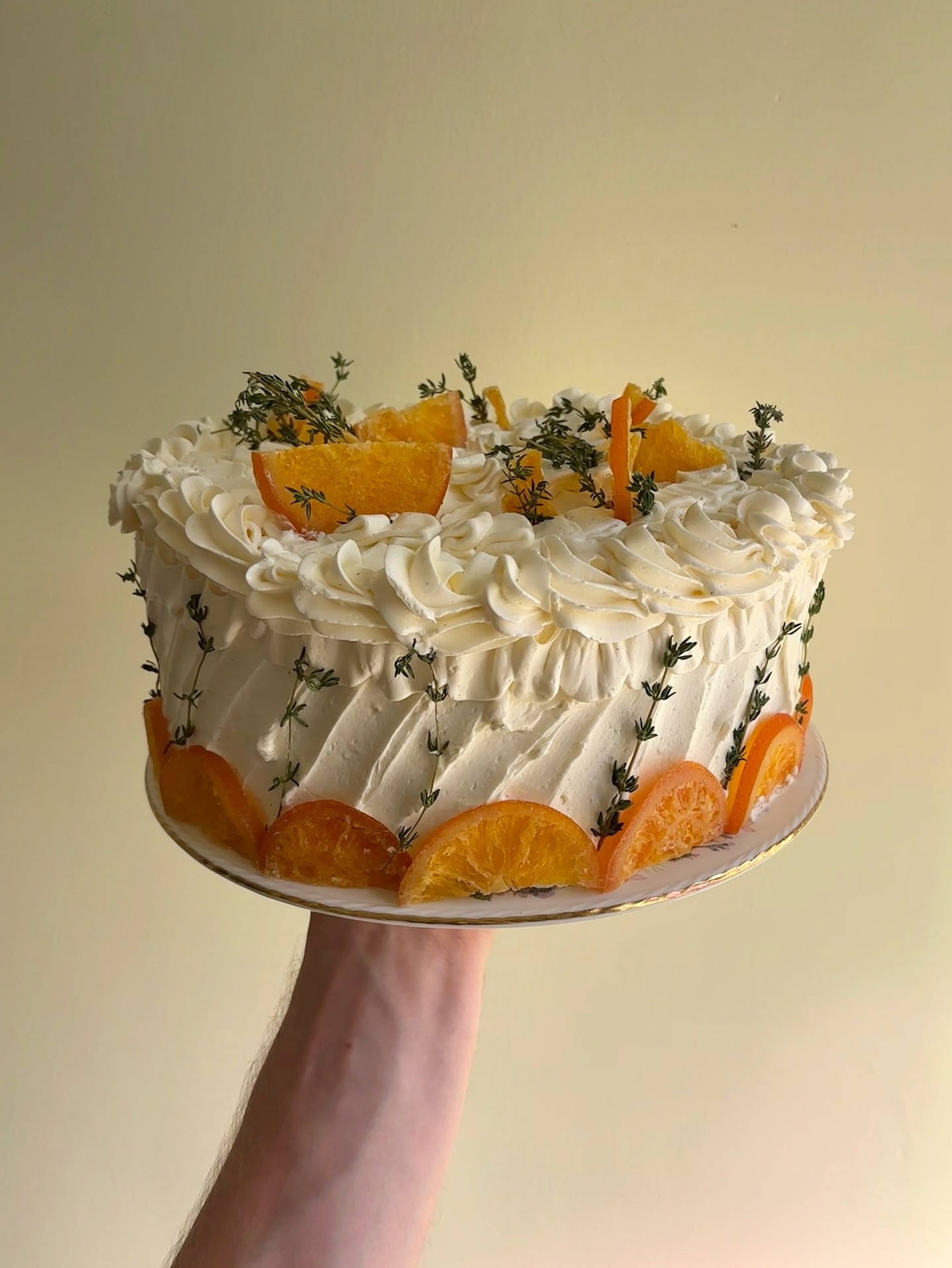 Vanilla bean cake with honey lemon ricotta filling and Swiss meringue buttercream. Made for a beautiful birthday celebration this past weekend 🌼
My inbox is open for the fall! Sweets, dinners, and catering :)
#nycbaker #baker #recipeideas #cookingforamici #customcake #homebaker #whatsfordessert #nycprivatechef #cateringnyc