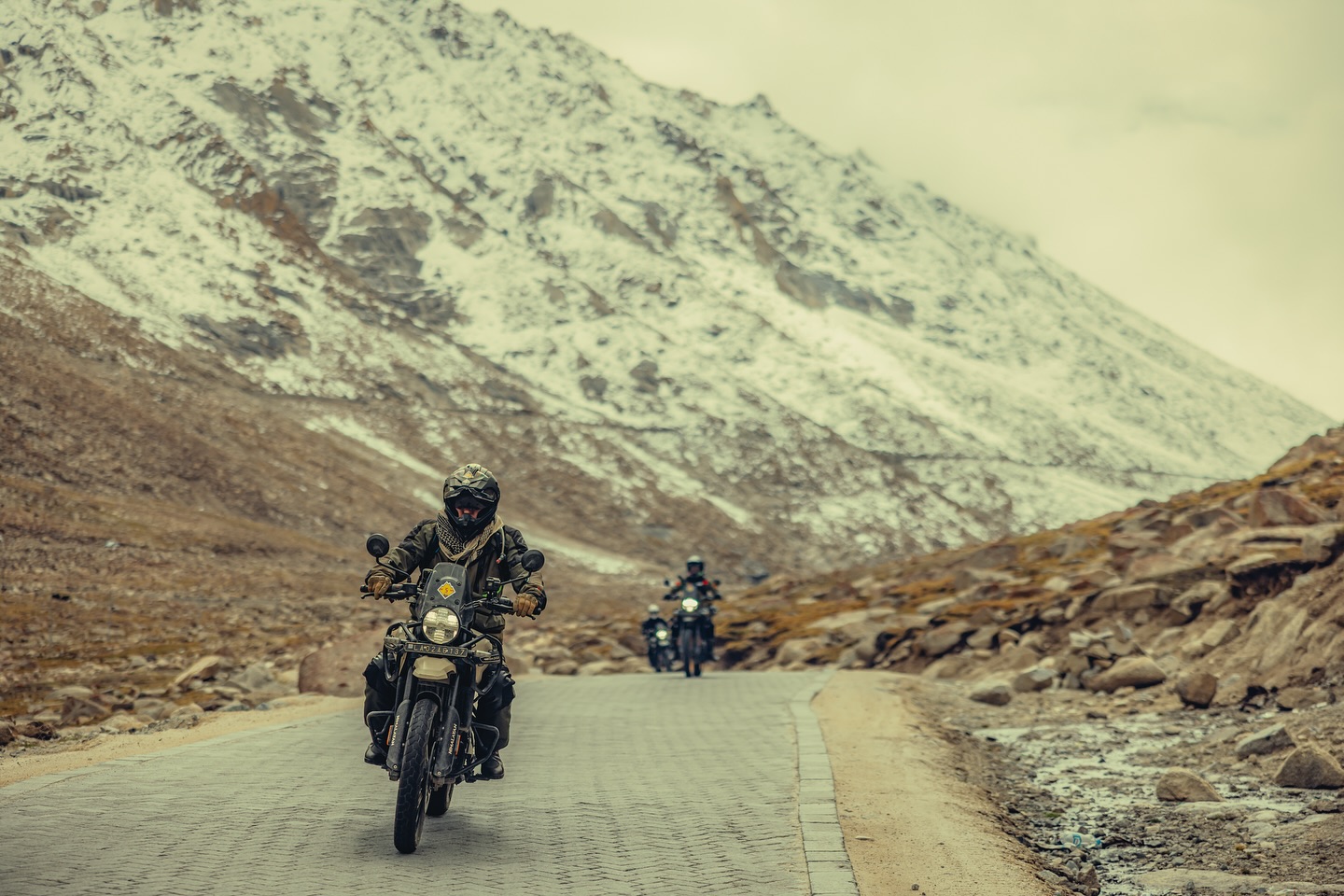 Adventures need structure, much of it is down to timings and knowing how to plan. Having the right kit is paramount.
I never doubted that the new @helmwatches Togiak expedition would be the perfect adventure companion. Rugged, dependable and unique.
#himalayas #india #royalenfield #helmwatches #toolwatch #adventure #adventuremotorcycle