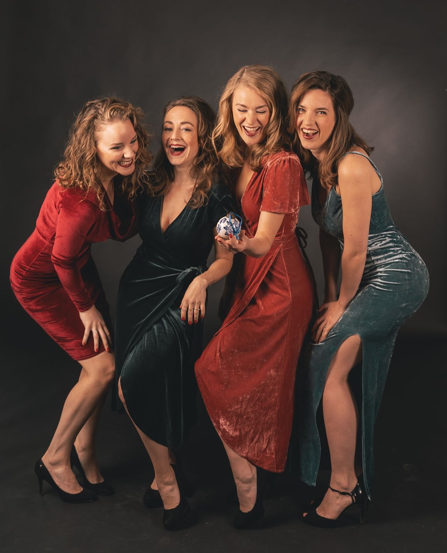 🎄Jouw Kerst hoeft trouwens helemaal niet eenzaam te zijn! Wij komen je graag vergezellen, indien gewenst mét kerstbal.
#boekons #kerstentertainment #kerst2025 #kerstliedjes #vocalgroup #vierstemmig #closeharmony #zingen
📸 @hapklaar.media