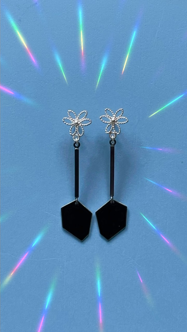 ✨NOUVEAUTÉ / pièce unique✨
Boucles d’oreilles « POLYGONES »
Argent 925 éco
Argent 925 éco oxydé
Émail véritable noir opaque
