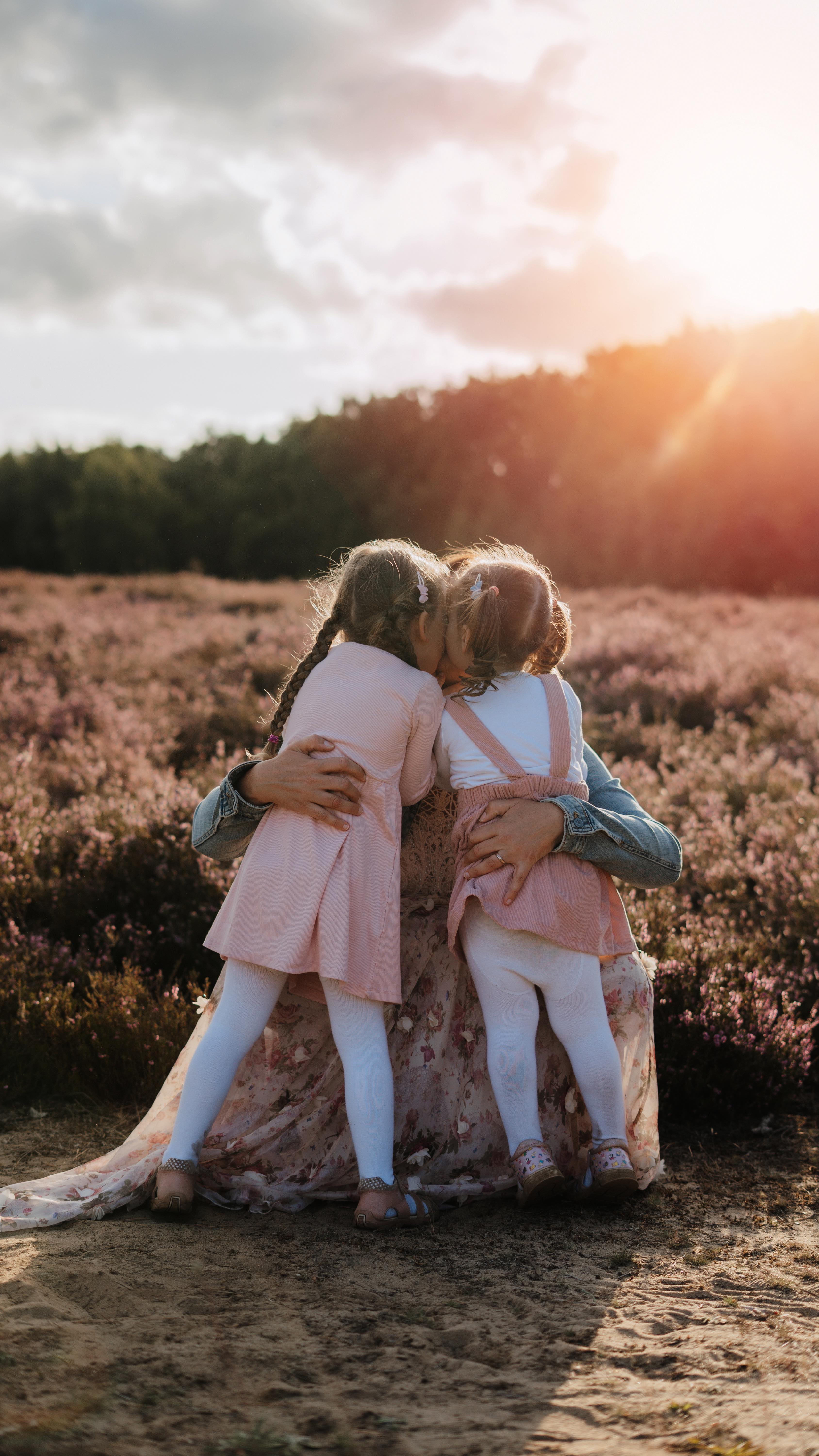 Die Ergebnisse des Familienshootings in der Palinger Heide 💜🌿
Es war traumhaft schön.
Bucht jetzt euer Familienshooting bei mir. Ich freue mich riesig auf eure Geschichten in toller herbstlicher Atmosphäre ✨💛🍂
Welches Team seid ihr?
#lübeck #vomlichtgeküsst #badsegeberg #familienfotografie #fotografinbadsegeberg #goldenhour #familienfotos #herbstmomente #heideblüte