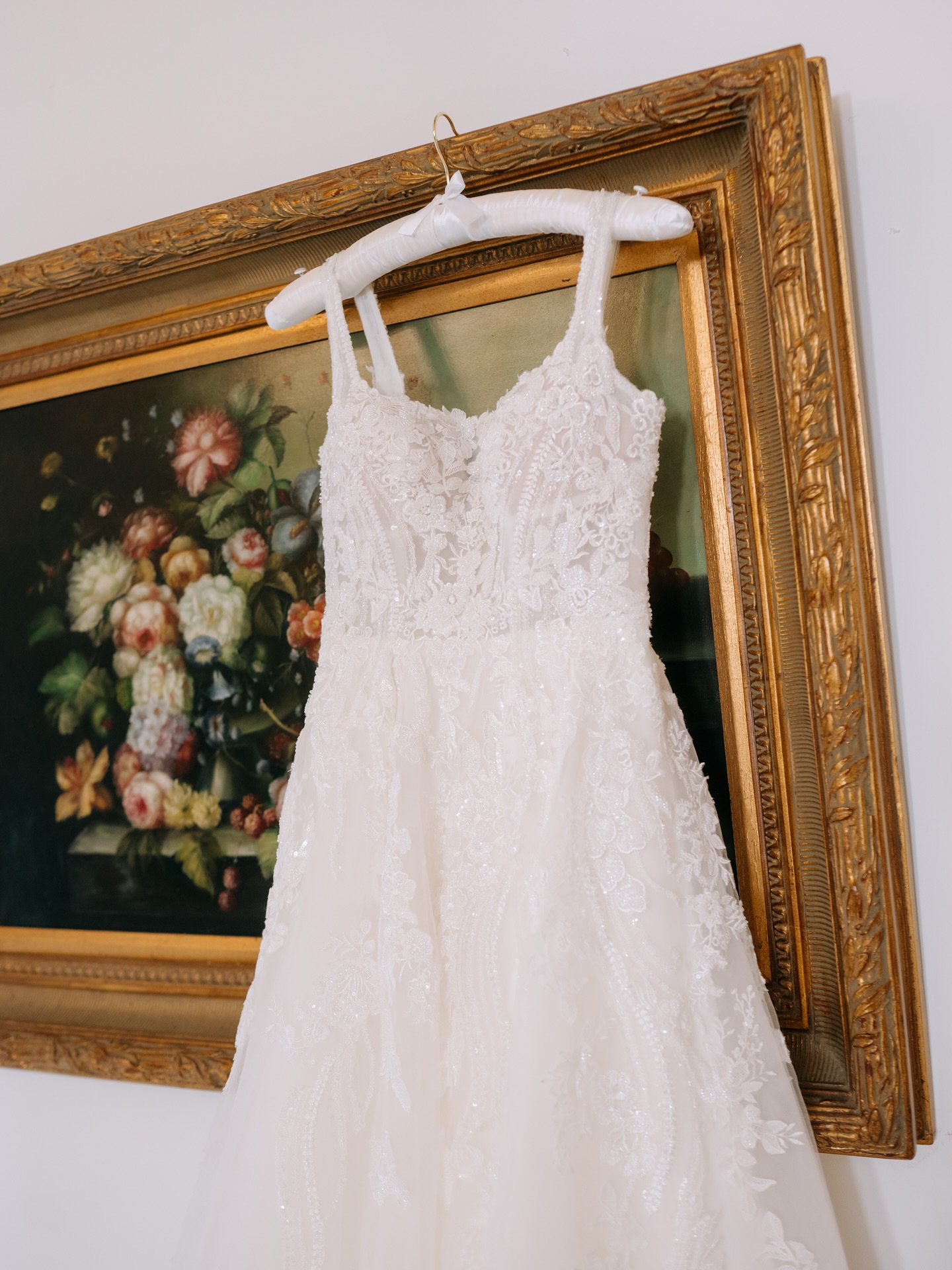 Thinking of this incredible fall wedding day as we prep for another amazing wedding this weekend. Hard to believe this was almost a year ago. 🫶🏻
We have several weddings and dozens of sessions that have not seen the light on Instagram quite yet. The daunting task of selecting favorites and laying out the grid often takes a backseat during busy season, so for now here’s a few frames from Madeline and Mason’s beautiful day.
Back to the editing hole I go…
VENDORS:
Venue/Coordination/Catering: Oakwood Country Club
Florist: Wild Hill Flowers
Cake: McLain’s
HMU: Posh KC
Band: MultiPhonic
Wedding Gown: True Society
Tuxes: Hudson & Jane
Rings: Brookside Jewelers