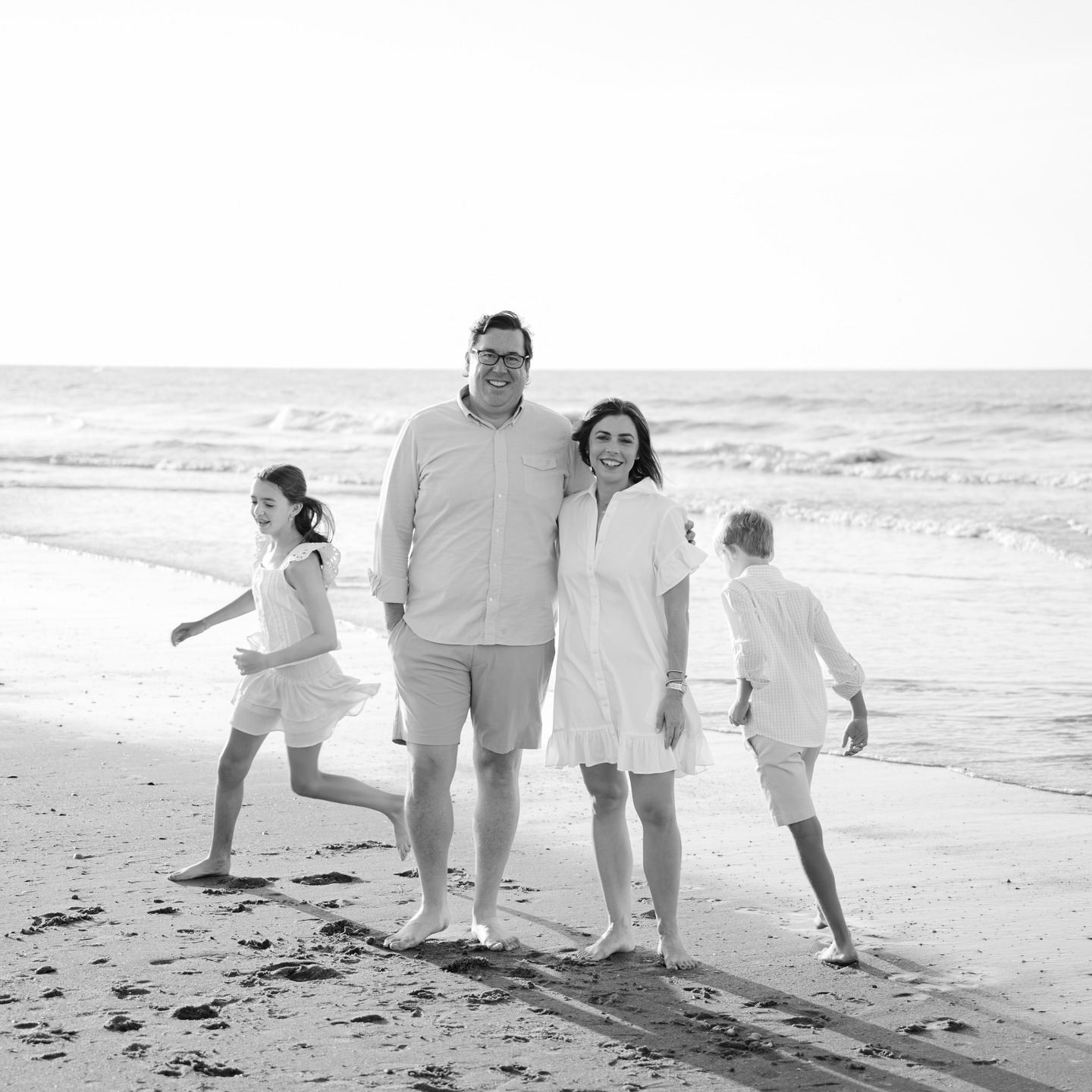 It's officially fall and time to start thinking about holiday cards and updating your family portraits 📸 I'm currently booking mini sessions in early November in Isle of Palms, Hampton Park and Demetre Park - reach out for details!