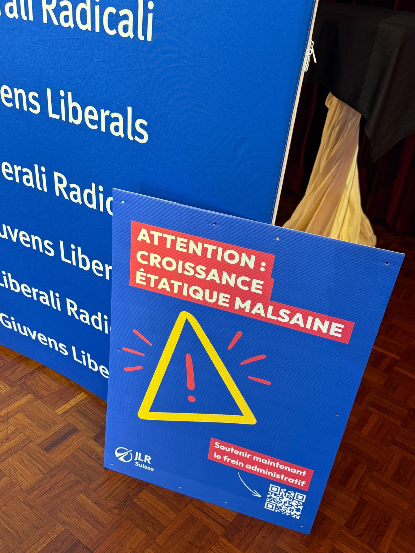 Am ausserordentlichen Kongress der Jungfreisinnigen Schweiz in Bern dabei gewesen. Starkes Zeichen: Wir lancieren die Verwaltungsbremse Initiative, damit der Staat weniger schnell wächst. Danke für den starken Austausch und die Energie.
#Jungfreisinnige #Bern #Politik #JFS #FDP