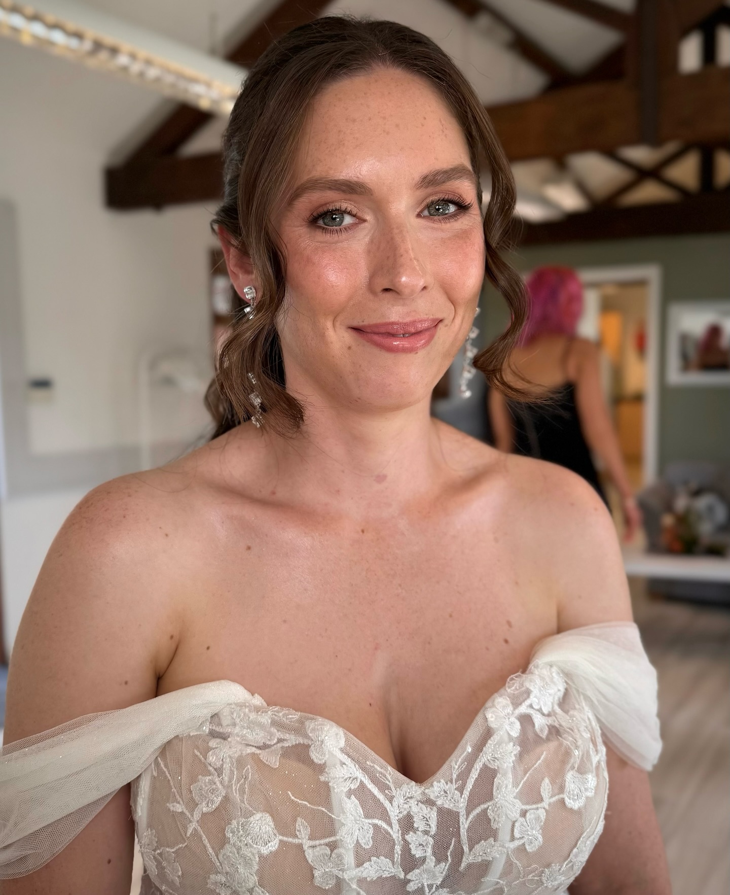 YVETTE🤍 So naturally beautiful!! Embracing those freckles whilst still having that element of glam - I am obsessed!
Pink tones to enhance and make Yvettes green eyes pop and a glowly radiant skin to compliment✨
I first met Yvette as a bridesmaid and it is such an honour to then be a part of her wedding day!! 🤍
Hair by the lovely @hairbykatiecrabb - Another dreamy morning working with my fave🤍
Venue: @theprettyprepstudios / @secretgardenkent
#kentweddings #naturalbrides #naturalskin #glowingbride #bridalglow #kentmua #kentmakeupartist #kentbride
