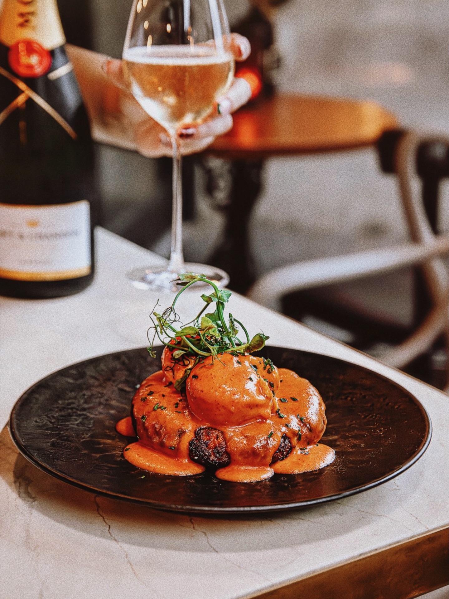 How do you like your eggs in the morning ?
We are obsessed with our DEVILLED EGG ROSTI (V)(GF) -
homemade potato rosti topped with mustard, poached eggs, and Sriracha Hollandaise.
What’s your Favorite brunch dish? Let us know what you’d like to see on our next new menu!
#servingbreakfastandbruncheveryday
Monday-Saturday 9:30-3:00
Sunday 9:30-1:00
.
.
.
.
#brunch #breakfast #photography #moët #champagne #manchester #manchesterbrunch #brunchspots #bestbreakfast #castlefield #deansgate #castlefieldbowl #deansgatesquare #glutenfree #dogfriendly #supportlocal #hospitality #independent