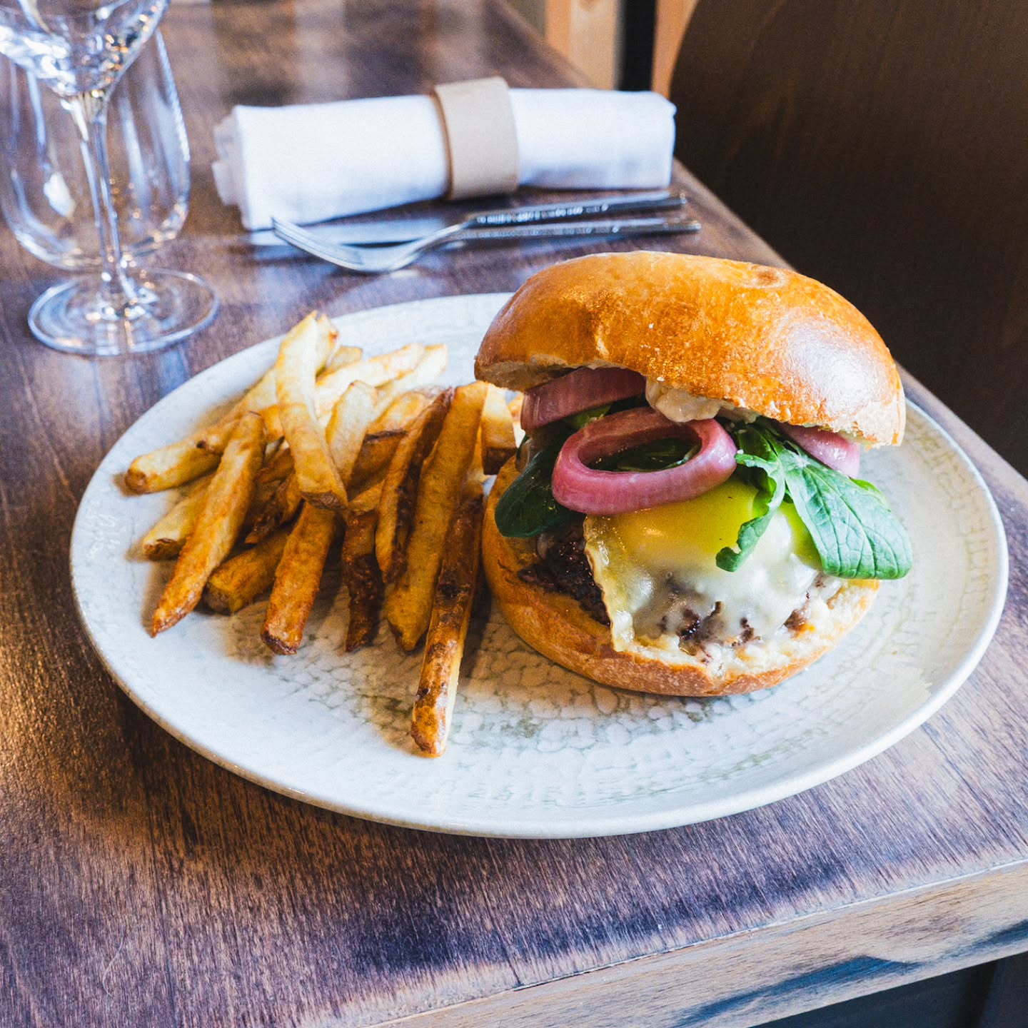 🍔✨ Les Soirées Patachée ✨🍔
Vous les aviez adorés… ils reviennent !
C'est le retour des burgers chez Patachée
👉 Le mardi 7 octobre à partir de 19h, on vous propose une soirée spéciale Burgers 🥳
📍 Sur place ou à emporter, au choix !
Un burger gourmand avec ou sans viande, des frites maison croustillantes… le tout dans l’ambiance chaleureuse de Patachée 😋
⚠️ Places limit