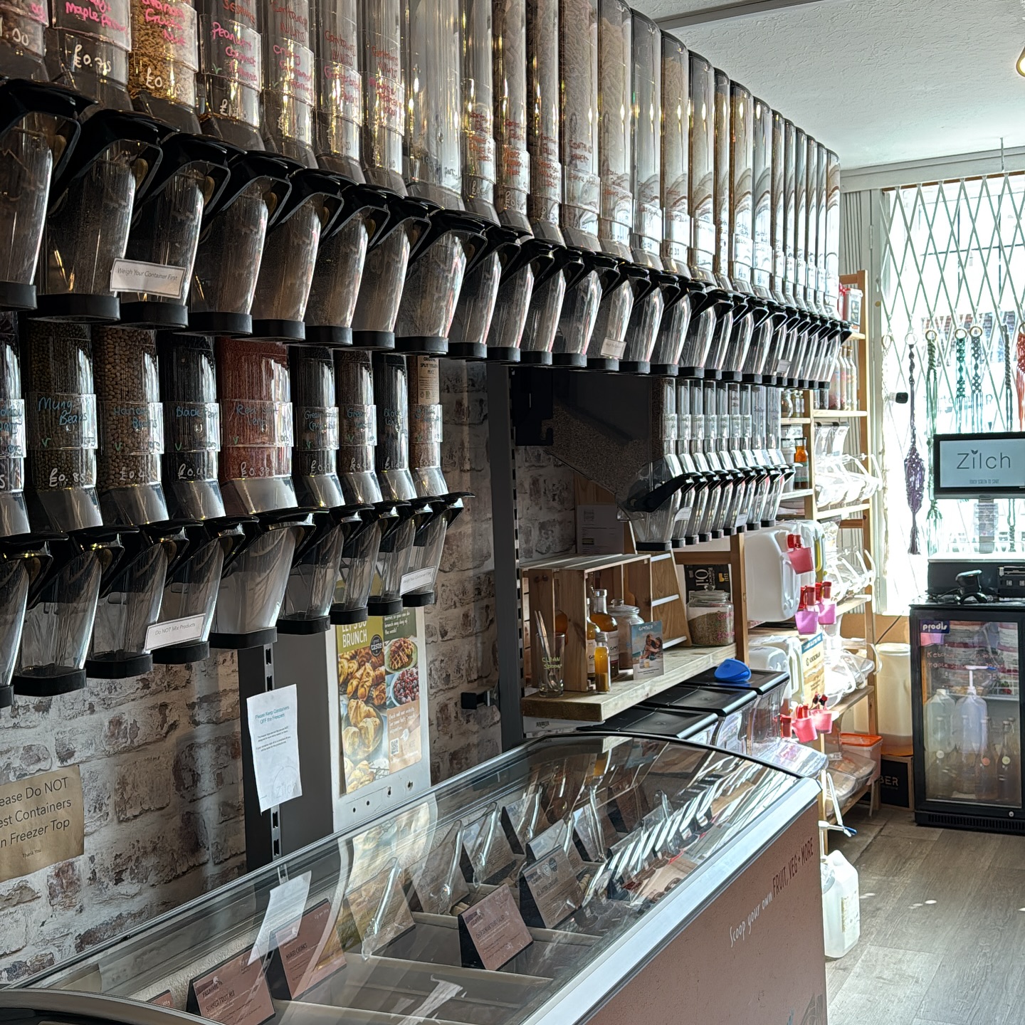 💫 Kickstart your week with a refill 💫
🫙 Bring your own containers and stock up on what you need for the week ahead!
🌍 Better for you, your pocket and the planet!
💚 Pop in and start your week off green!
🏷️ Tag a buddy to join in on the fun!