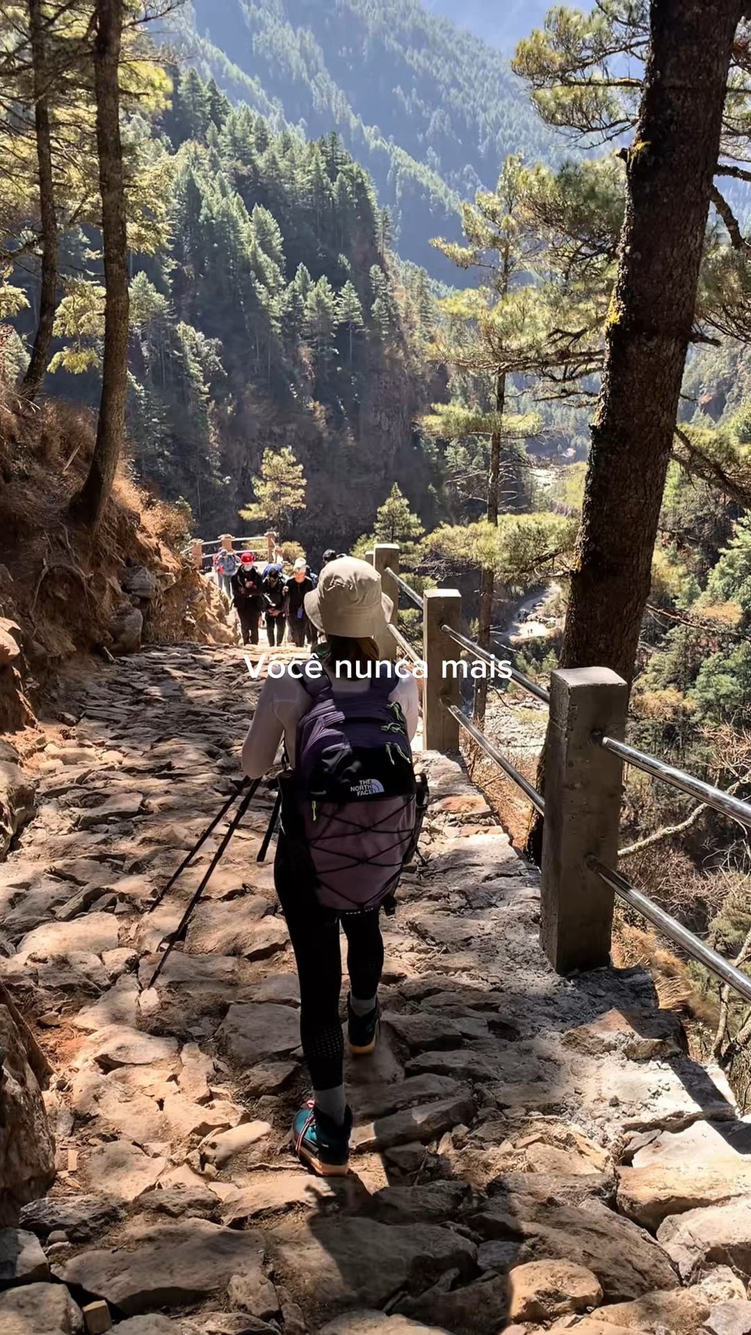 ✨ A vida passa em instantes. O hoje não volta.
Cada idade, cada fase, cada passo é único.
Suba aquela montanha, viva aquela aventura, abrace o que faz seu coração bater mais forte.
Porque amanhã, você não terá a mesma idade de hoje.
🌍 As montanhas estão te esperando e a felicidade também.
📩 Chame a gente na DM ou no WhatsApp e garanta sua vaga na próxima expedição.
#VidaNasMontanhas
#ExpediçãoVersus
#AventuraQueTransforma
#MontanhismoBrasil
#VivaAExperiência