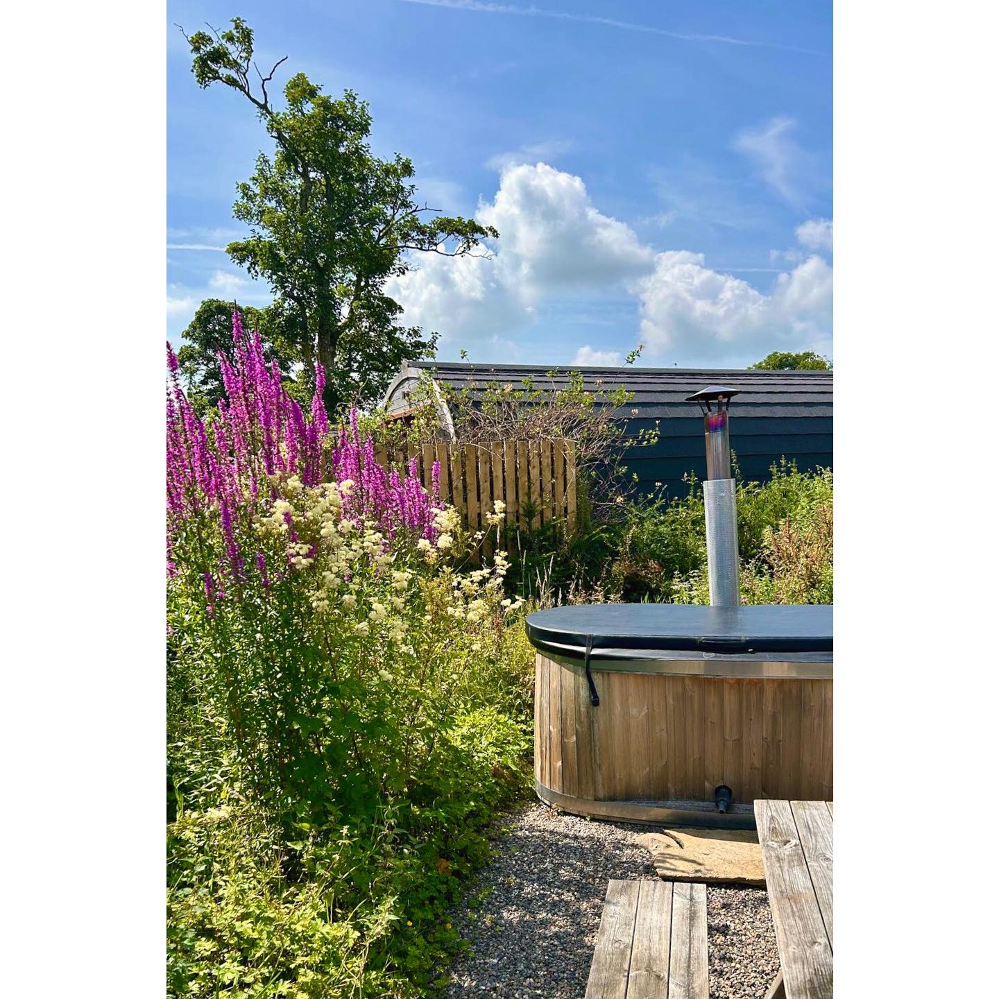 Get 15% off per night with our ‘September Midweek Breaks’ special until the end of the month 🌸