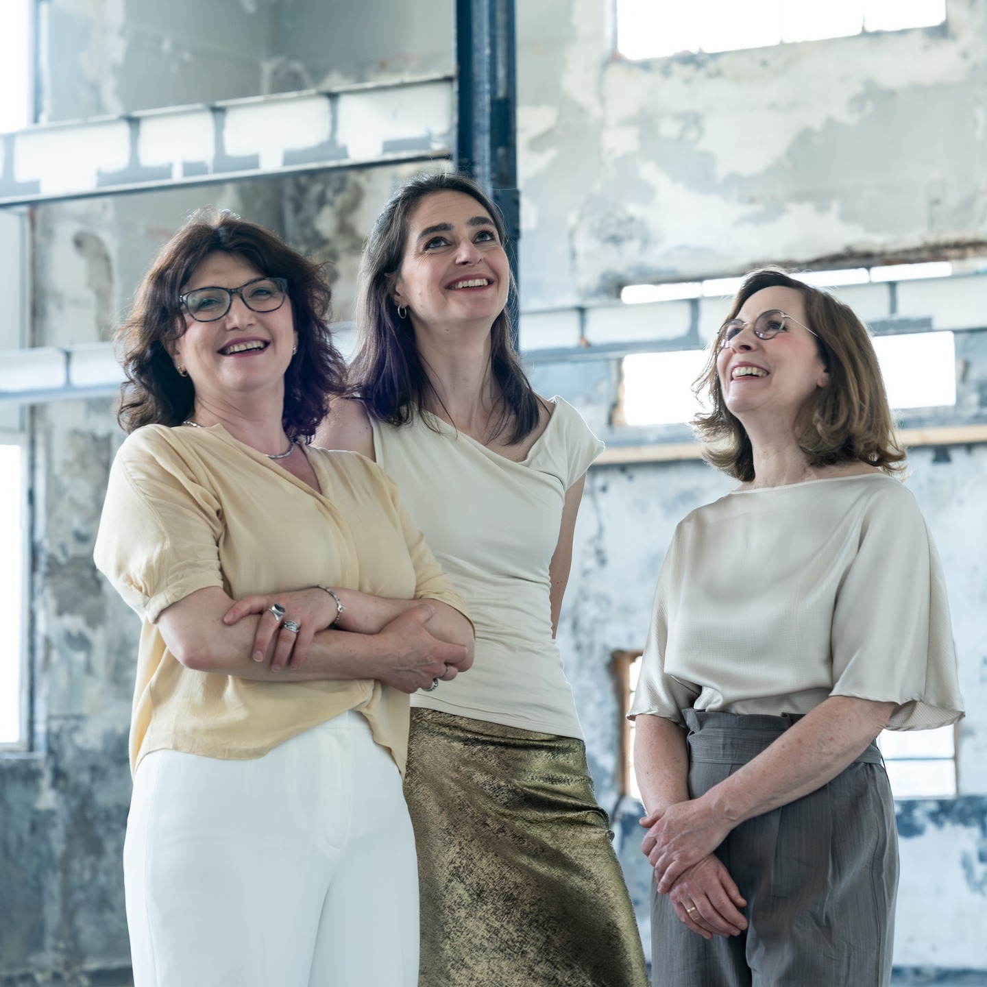 đ»âš đđ đđđđđđđ đđđđđđđđđ! âšđ»
Our brand-new album đđ€đ©đ°đŠđŽ đ°đ§ đđ¶đ„đąđ±đŠđŽđ” has been released into the world and is available on all streaming platforms! đđșđ¶
We celebrated with a very special concert at đđźđąđŹ đđČđ„đđ«đđđ«đ last Saturday â thank you to everyone who joined us! But weâre not done yetâŠ
Weâre excited to invite you to two more special CD release concerts:
đ đđđ„đđąđŹđ€đđ«đ€, đđĄđ đđđ đźđ
đ Saturday 4 October at 16:00
đ Link in bio
đ đđąđ„đđ§đđźđ«đ đđ«đŹđŁđšđđ„, đđŠđŹđđđ«đđđŠ
đ Sunday 26 October at 15:00
đ Link in bio
Weâll perform selections from the album featuring the music of three Hungarian-Jewish composers â đĂĄđ„ đđđ«đŠđđ§đ§, đđšđ„đĂĄđ§ đđłĂ©đ€đđ„đČ, and đĂ©đłđ đ
đ«đąđ â lifelong friends whose remarkable friendship began over a hundred years ago in Budapest.
The concerts will be presented by acclaimed radio presenter đđđ± đđšđĄđ„đŠđđąđŁđđ«.
Join us afterwards for a celebratory drink and a chance to get your signed copy of the CD! Weâd love to see you there!
@cobrarecords_official
đž @deschaapjesfabriek
@uilenburgersjoel
#echoesofbudapest #cdrelease #chambermusic #hungariancomposers #thehagueevents #amsterdamevents #uilenburgersjoel #newalbumrelease