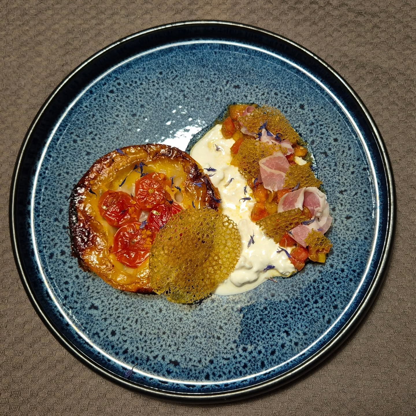 ✨️Une petite entrée gourmande
➖️Tatin de tomates cerises balsamique
➖️Stracciatella
➖️Carpaccio de tomate huile de sésame grillée/ pesto
➖️Tuiles verte
➖️Pancetta
#entrée #traiteuryonne
#traiteurtroyes #traiteuranniversaire #traiteurmariage #traiteur #traiteurentreprise #traiteurbaptême #traiteurevenementiel #troyesmaville #Stracciatella #tatintomate