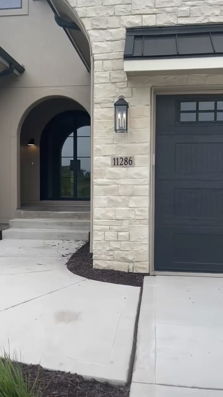 Spend the day with Laura & get a peek into the behind the scenes at Dynasty!
#dynastyhomes #customhomebuilder #homeinspo #luxuryhomes #desmoines #iowahomes #dreamhome