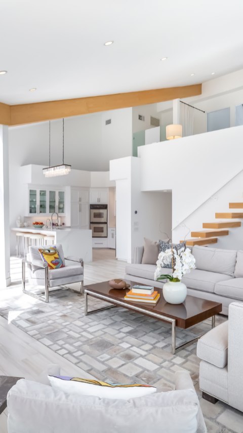 18 UNION JACK 302 is now listed for lease!! 🎉
With an open layout, chef's kitchen, spa-like bathroom, and a private patio, this beach penthouse leaves nothing left to be desired.
Want a private tour? Call, text, or DM me today 💁🏻♀️
Listed for $10,500
By @yawarcharlie
#christiesrealestate #marinadelrey