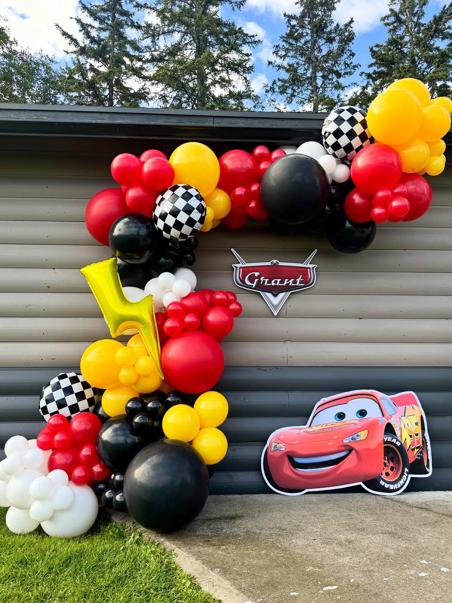 Even though I’m making some changes in my business and not taking as many in-person setups anymore, there are definitely some special families that I will never be able to say no to 😜 @jaclynbaillie 👸🏻😘
DM me for a diy kit to make a garland just like this YOURSELF! (Yes, you can do it)