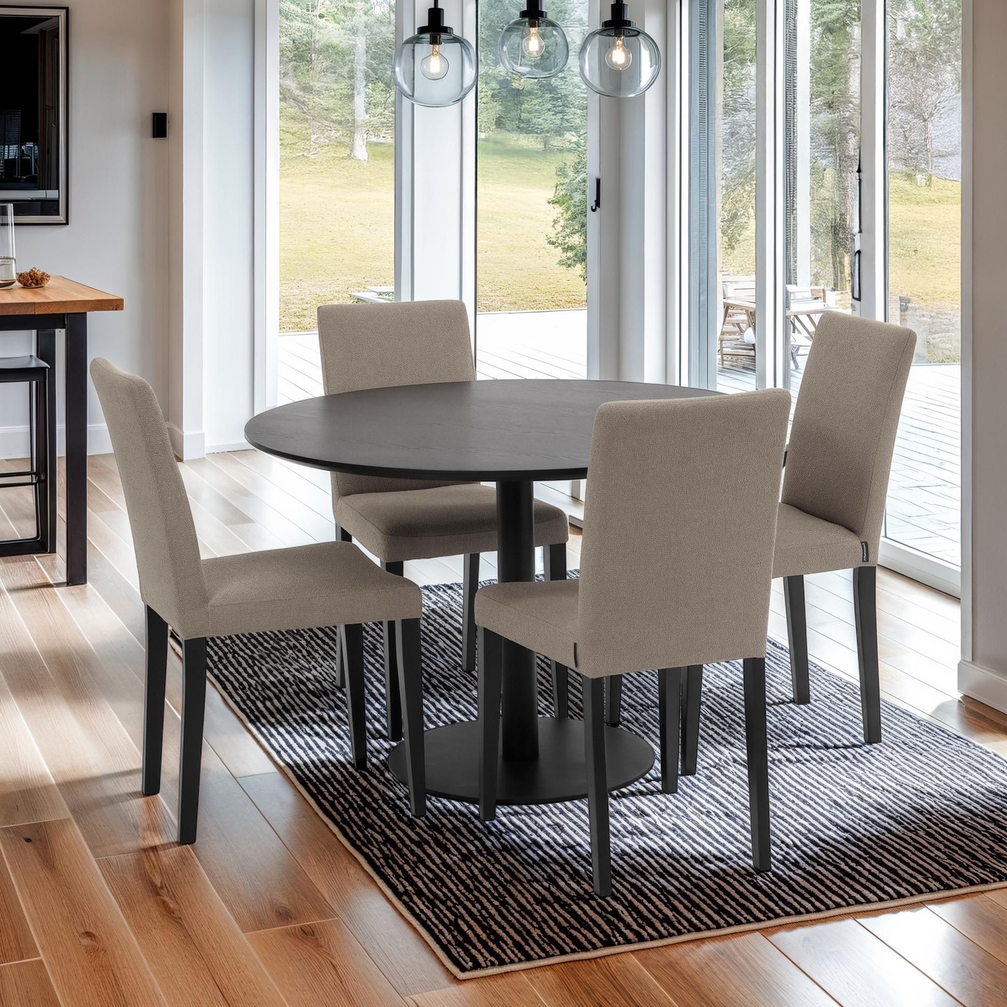 Pyöreä Mood-ruokapöytä on pienen tilan ihme! Siitä on saatavana halkasijat 90cm, 100cm, 110cm ja 120cm. Ryhmän täydentää Mood-ruokatuolit 🖤
Jälleenmyyjä: @maskun_kalustetalo
#pohjanmaan_mood
#pohjanmaan #pohjanmaankaluste #pohjanmaanofficial #koti #keittiö #diningchair #diningtable #kitcheninspo #kitchendecor #diningroom #sisustus