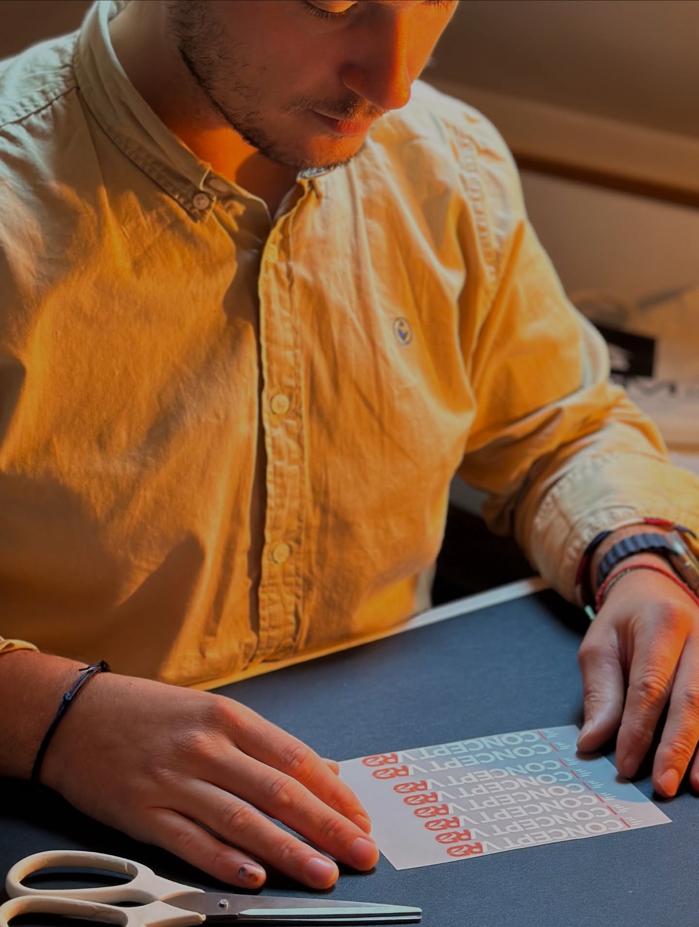 ✨Nous avons réalisé le flocage de doudounes sans manches pour l’entreprise @concept_vrd, bureau d’études à @villedeblois.
Un marquage élégant et durable qui permet à leurs équipes d’affirmer leur identité et de porter fièrement les couleurs de leur entreprise.
👉 Besoin de textile personnalisé pour vos équipes ? Contactez-nous (lien en bio) !
#zocom #textilepersonnalisé #flocage #identitevisuelle #communicationvisuelle #équipe #blois #conceptvrd #marquagetextile #agencedecommunication #agencedecommunicationdigitale