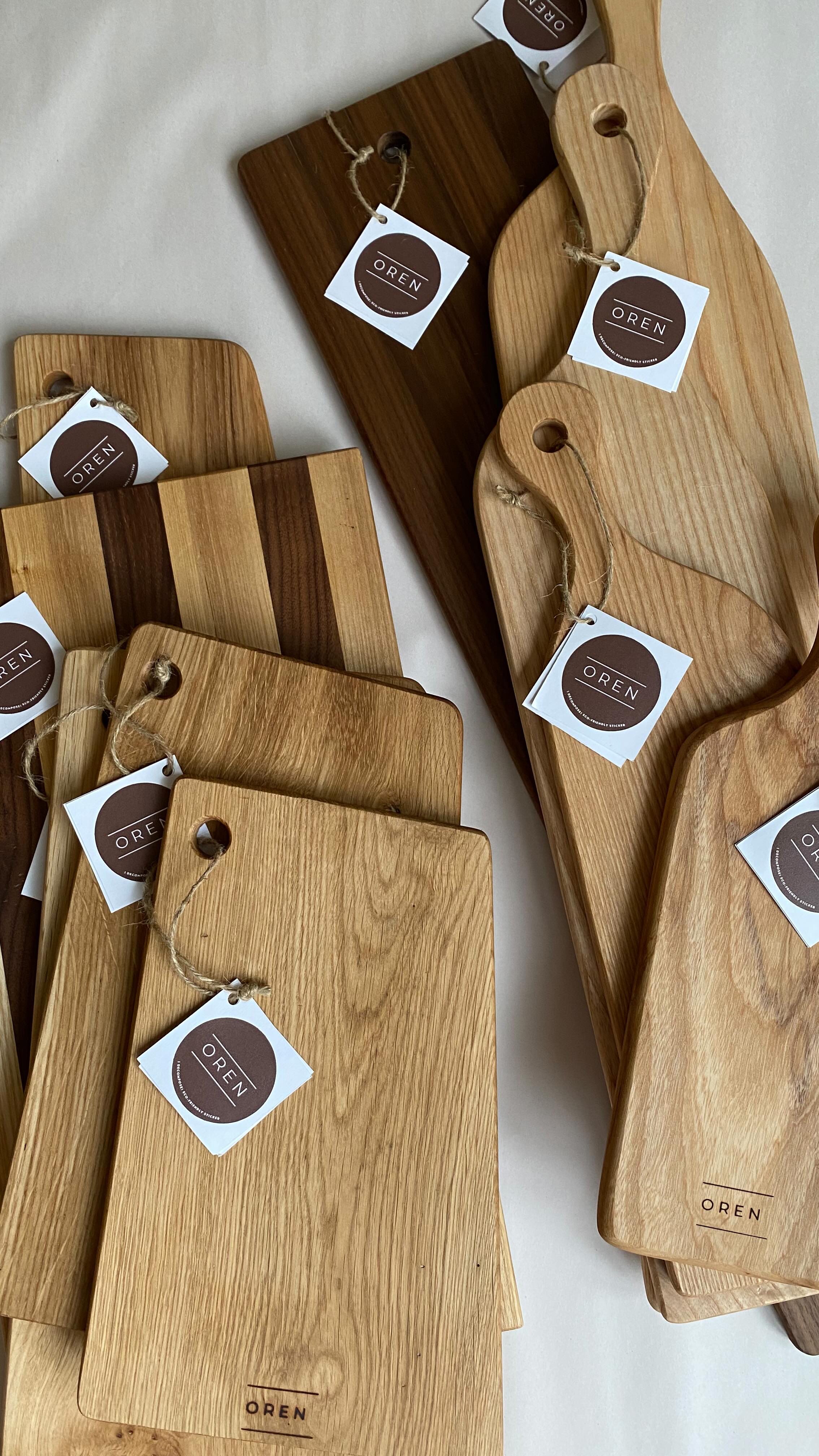 Monday morning prepping new walnut and oak chopping boards for Gransden Show, happening this Saturday! 🧑🏾🌾 🐑
@gransden_show
#choppingboards #orenhomeware #walnutchoppingboards #gransdenshow #farmermarket #agricultureshow #madeinuk #joinery #handcrafted #handcraft