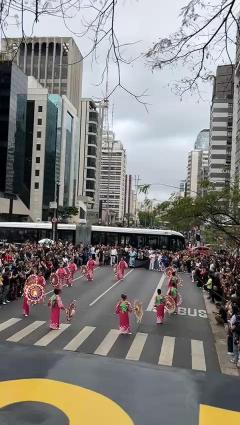 Tottori Shan Shan Kassa Odori no Desfile Yume Matsuri 2025 🎶🌂
🎥 Créditos: @tvutina
#tottori #kassa #yumematsurisp #desfile #130anosdeamizadebrasiljapão #kassaodori #odori #guardachuva #danca #shanshan #japan #união #eventos