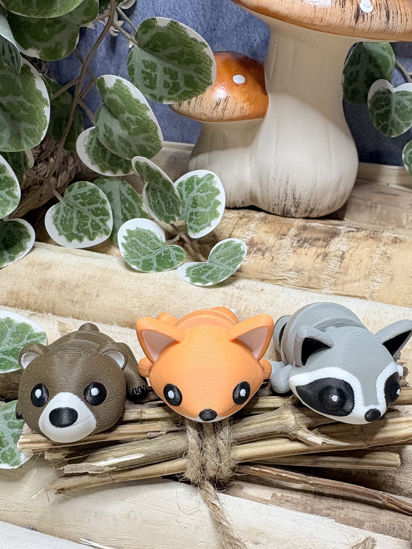 L’automne s’installe doucement , la saison des feuilles qui craquent sous les pas, des couleurs chaudes et des petites douceurs partagées.
Dans l’atelier aussi, l’automne s’invite : de nouveaux compagnons prennent la pose, des torchons brodés aux motifs de saison, et bientôt… quelques surprises gourmandes.
— Et vous, qu’est-ce que vous aimez le plus dans cette saison ? Les couleurs, les saveurs ou le cocooning ?
#️⃣ #automne2025 #plaisirsimples #objetmignon #ateliercreateur #faitmainaveccoeur #mignonnerie