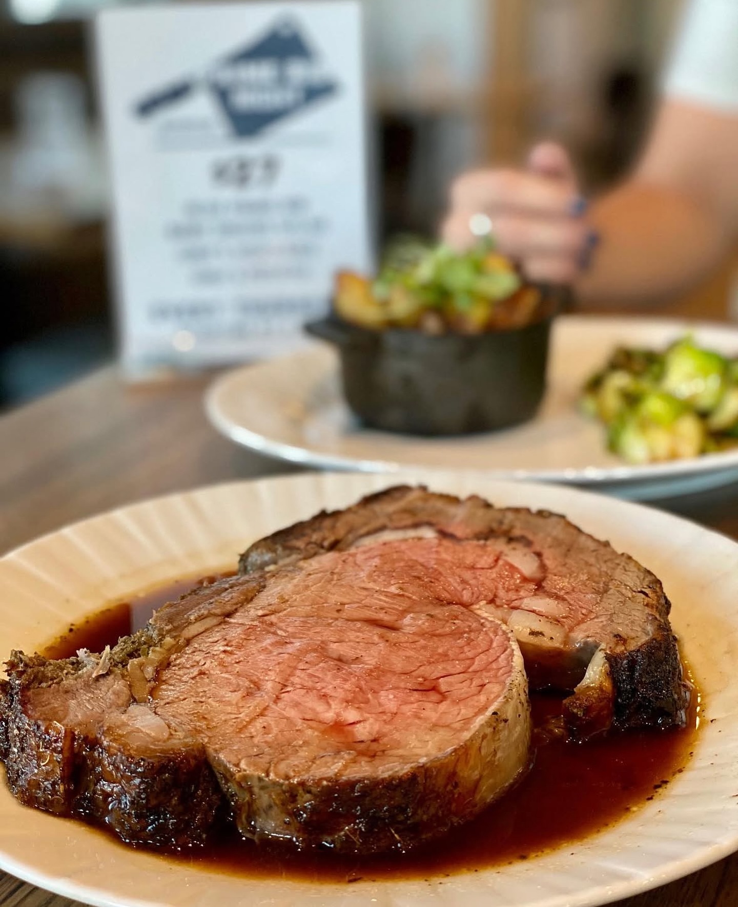 Tonight! ✨Prime Rib Night✨ starting at 4pm.
16oz prime rib served with a mixed greens salad, chef’s veggie and potato – the perfect meal for this rainy weather! #WeathervaneGolfClub