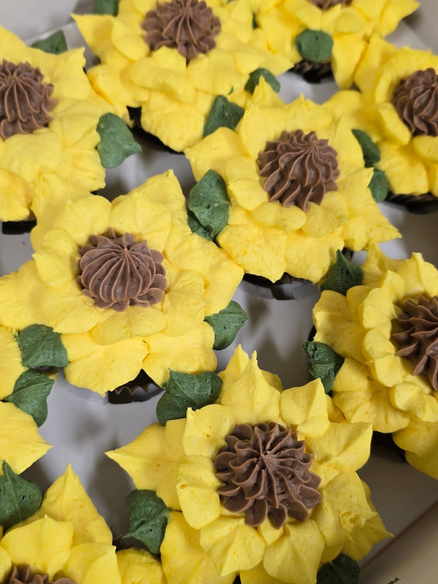 💛 Mental Health Monday 💛
Just a gentle reminder: you are never alone, and your story matters. 🌻
Every sunflower cupcake sold supports the Canadian Mental Health Association. Together, we can spread hope.
#MentalHealthMatters #JessyCakes #Fundraiser #sunflowercupcakes
#sunflowercupcakesmentalhealth #sunflowercupcakesfundraiser #buttercreamflowers
#youvegotafriendinJessyCakes