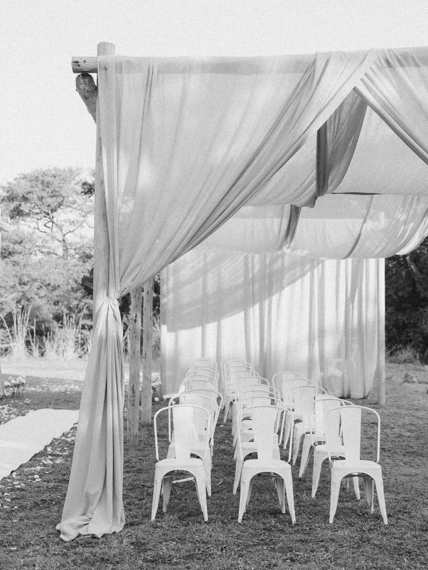 🌿✨ For years we’ve dreamt of creating a place where vows could be spoken in the heart of nature… 🌿✨
A chapel where the bushveld itself becomes the walls and ceiling.
Something new has taken shape at Wildwood — and we can’t wait to share it with you. 💍🌞
Stay tuned for the reveal.
#Watchthisspace #Boskapel
📸: @merizeblom_wphoto