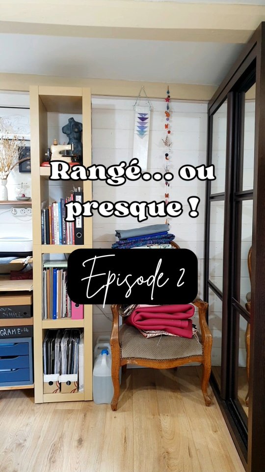 ✨ Rangé… ou presque ! – Épisode 2 ✨
🎀 Aujourd’hui, mission rangement de mes sangles et fermetures éclair au mètre.
Un vrai casse-tête de créatrice : entre les couleurs, les longueurs, et les envies de tout garder “au cas où” 😅.
Mais au-delà du rangement, c’est ici que tout commence : le choix des fournitures. Chaque sangle, chaque zip, chaque morceau de tissu, c’est un détail qui change tout. Parce qu’un sac bien pensé, c’est d’abord un sac fait avec des matériaux choisis avec soin 🌿
👉 Vous aussi, vous craquez pour les petits détails qui font toute la différence ?
💌 Pour ne rien manquer des coulisses, active les notifications et surtout laisse ton petit ❤️ pour m'encourager !
#ateliercréatif #coulissesatelier #fourniturescréatives #artisanatfrancais #savoirfairefrancais #faitmainavecamour
---------------------------🤍----------------------------
Salut, je m'appelle Manon, j'ai créé ma marque de sacs et assessoires textiles pour faire briller toutes les femmes au quotidien!
Mes créations sont vos alliés pour chaque jour et dans toutes les circonstances 😘
Ici tout est cousu main pour sublimer votre quotidien 🤍