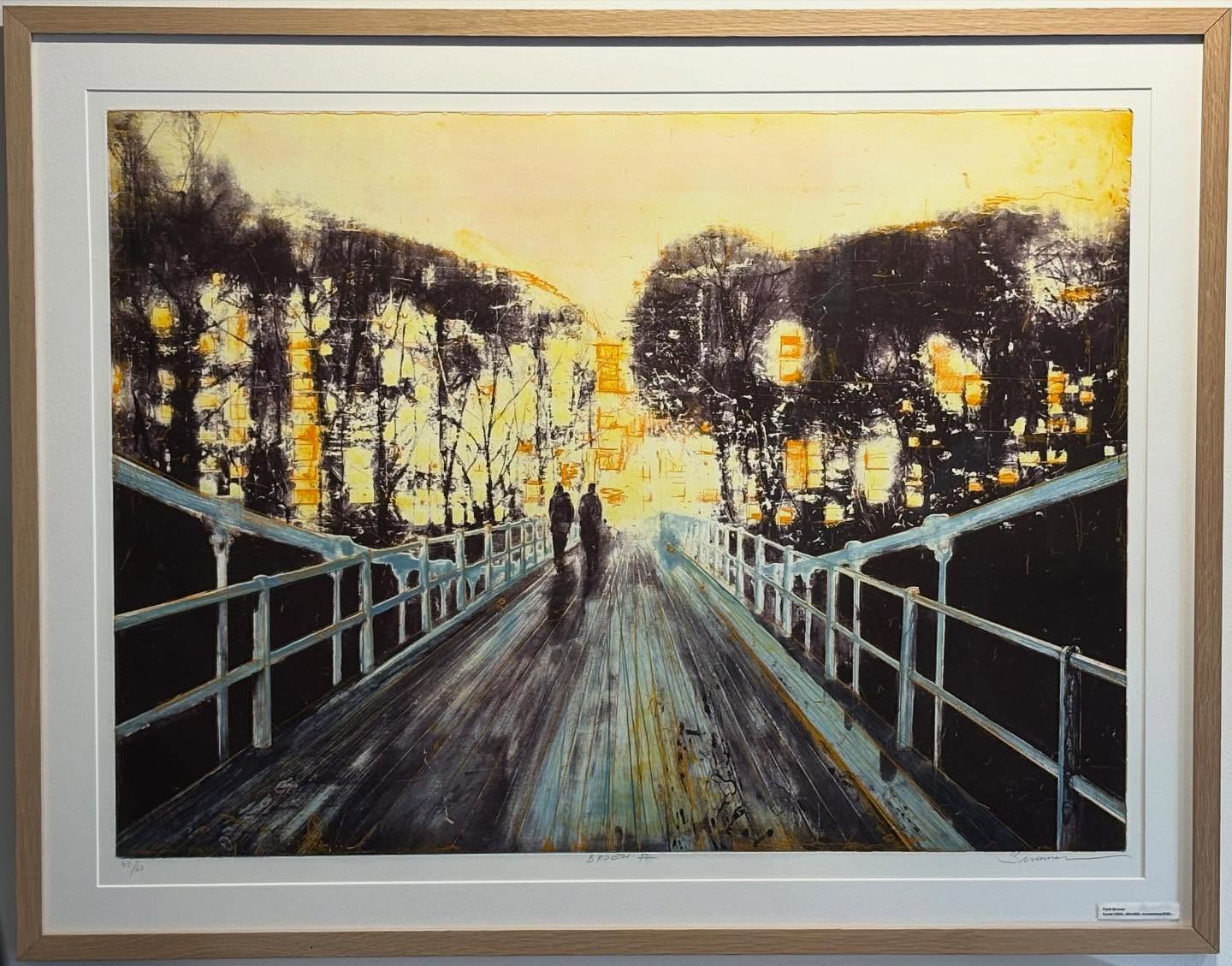 Velkommen innom vårt SØNDAGSÅPNE galleri.
/Åpent 12-16
I går på Bylørdag fikk nok et kunstverk av
FRANK BRUNNER seg et nytt hjem.
«Broen ll av Frank Brunner»
•
@tromsosentrum @frankrobertbrunner @gallerinord #frankbrunner #søndagsåpentheleåret