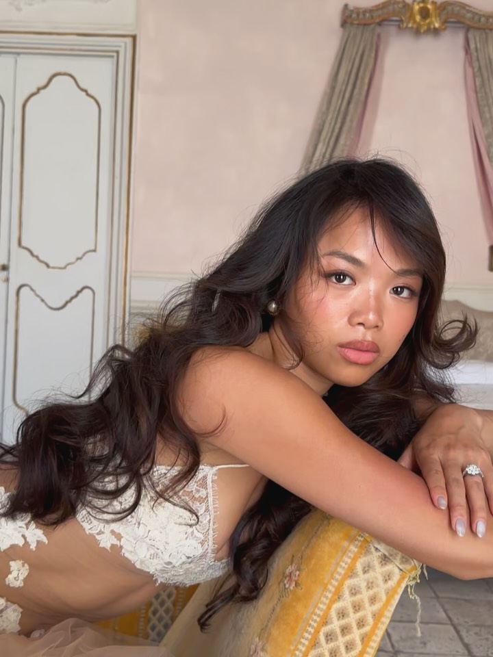 Created three effortless, timeless Italian-inspired hair & makeup looks for @angelinehey ✨A&M’s Sicilian wedding at @villatascaofficial and @segesta_parco_archeologico was truly inspiring and breathtaking. Congratulations again on your beautiful marriage! 🤍
#jiyoungyangbeauty #sicilyhairmakeup #koreanmakeupartistinparis #bridalfashion #beauty