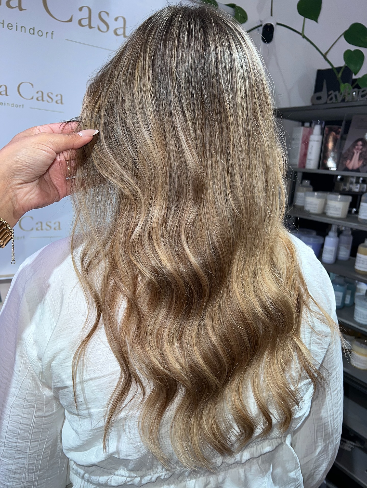 Fresh up Balayage Girl ☀️🤍
#balayage #blondehair #friseur #curls #waves #salonlacasa #rosche #proffesionalhairstylist