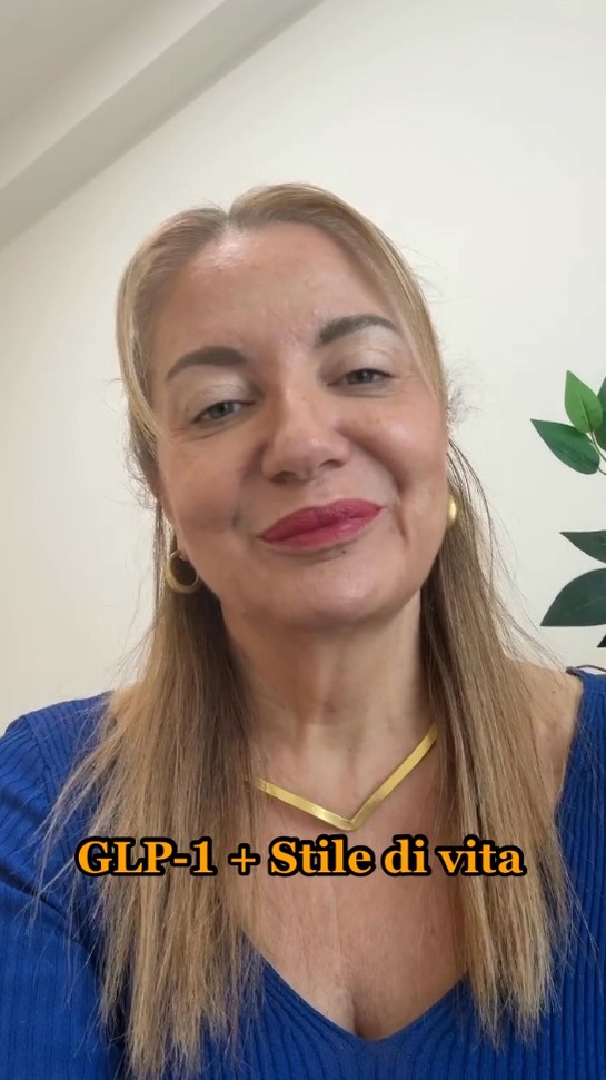 💊GLP-1 e incretine non sono magie: aiutano, sì, ma senza cambiamenti nello stile di vita i chili tornano.
Il vero successo è un percorso strutturato: alimentazione equilibrata, movimento per la massa magra, gestione di stress e sonno, e una nuova relazione con il cibo.
✨ Non basta dimagrire. Serve imparare a mantenere.
#GLP1 #HealthyLifestyle #BodyComposition #MassaMagra #LongevitàMetabolica #WellnessScience