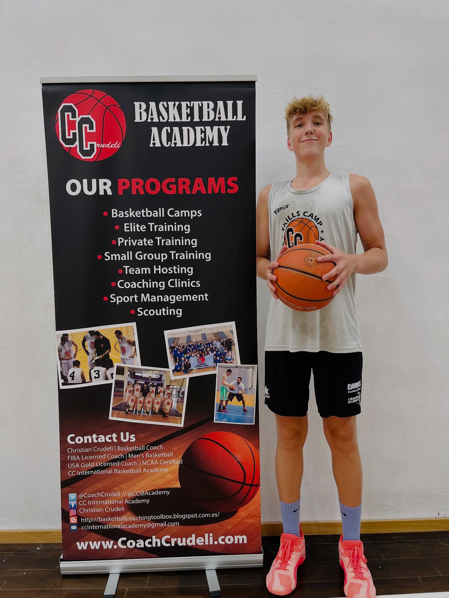 🏀Bienvenido a una nueva temporada Leandro! Seguimos con las Tecnificaciones de un jugador🔝🏀🔝con mucho recorrido! A seguir creciendo y mejorando como estas últimas temporadas! 💪💪💪
✔️Tecnificación Individual
✔️Tecnificación Grupo Reducido
✔️Campus Baloncesto (Pascua/Verano/Navidad)
@coachcrudeli @ccbasketballacademy #massanassa #Valencia #Baloncesto #entrenamiento #tecnificacion #basketballcamp #basketballdrills #Basketballcoach #basketballneverstops🏀 #basketballislife #basketballismylife #basketballlovers
Más info: www.CoachCrudeli.com o al correo electrónico coachcrudeli@gmail.com WhatsApp 636881841